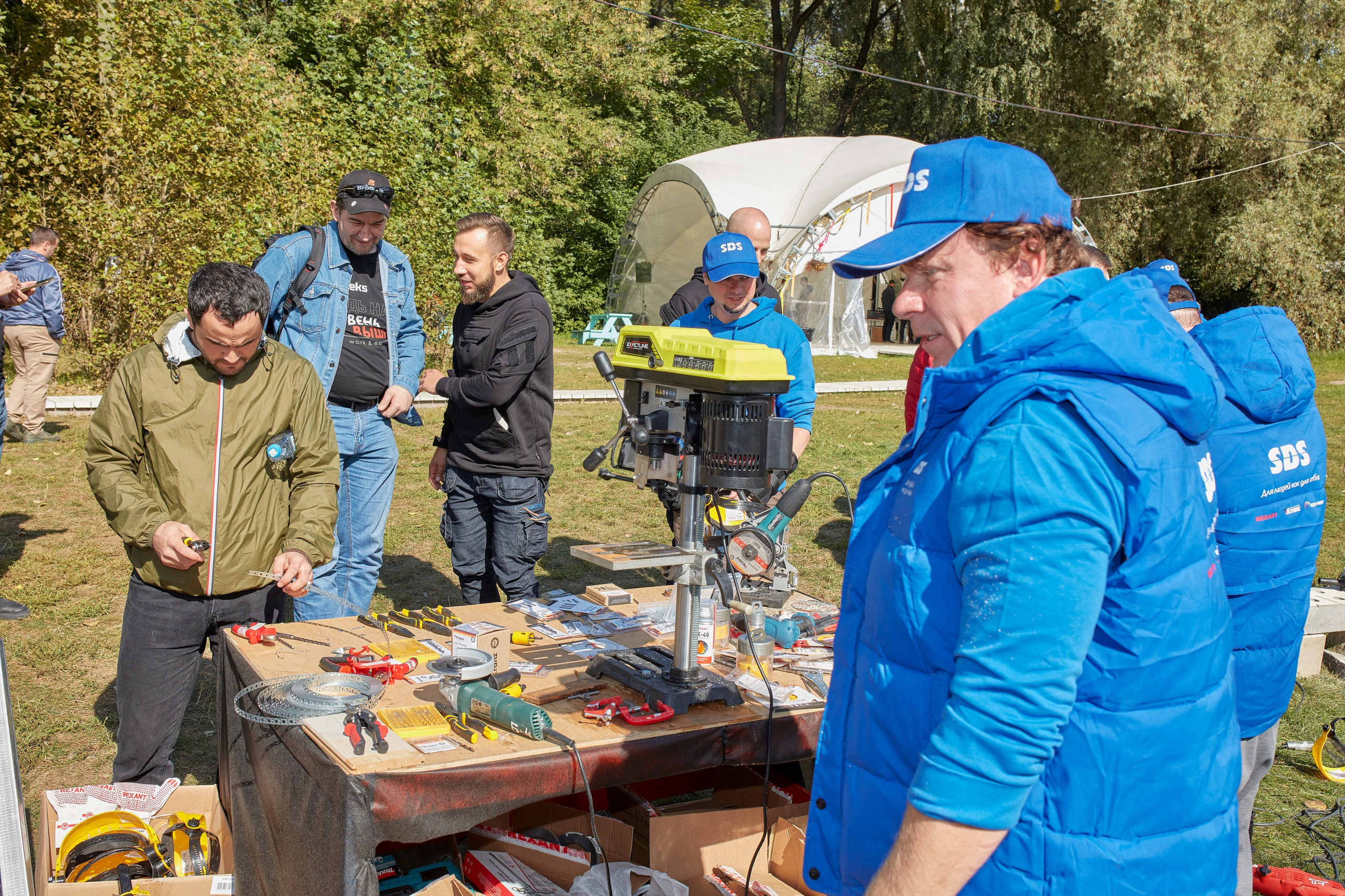 Форм электромонтажников Rexant и Kranz. Коммерческий фотограф в Москве Павел Володин — фотосъемка для бизнеса
