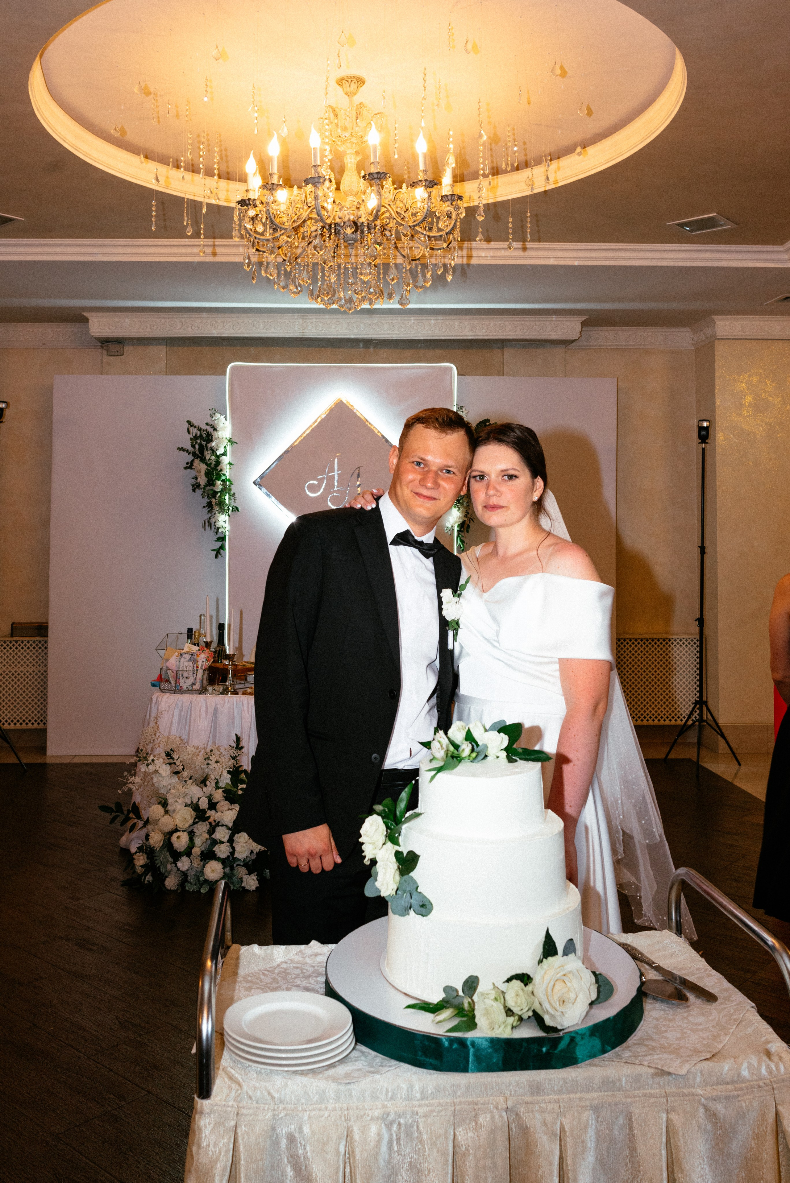 красивое фото со свадебным тортом