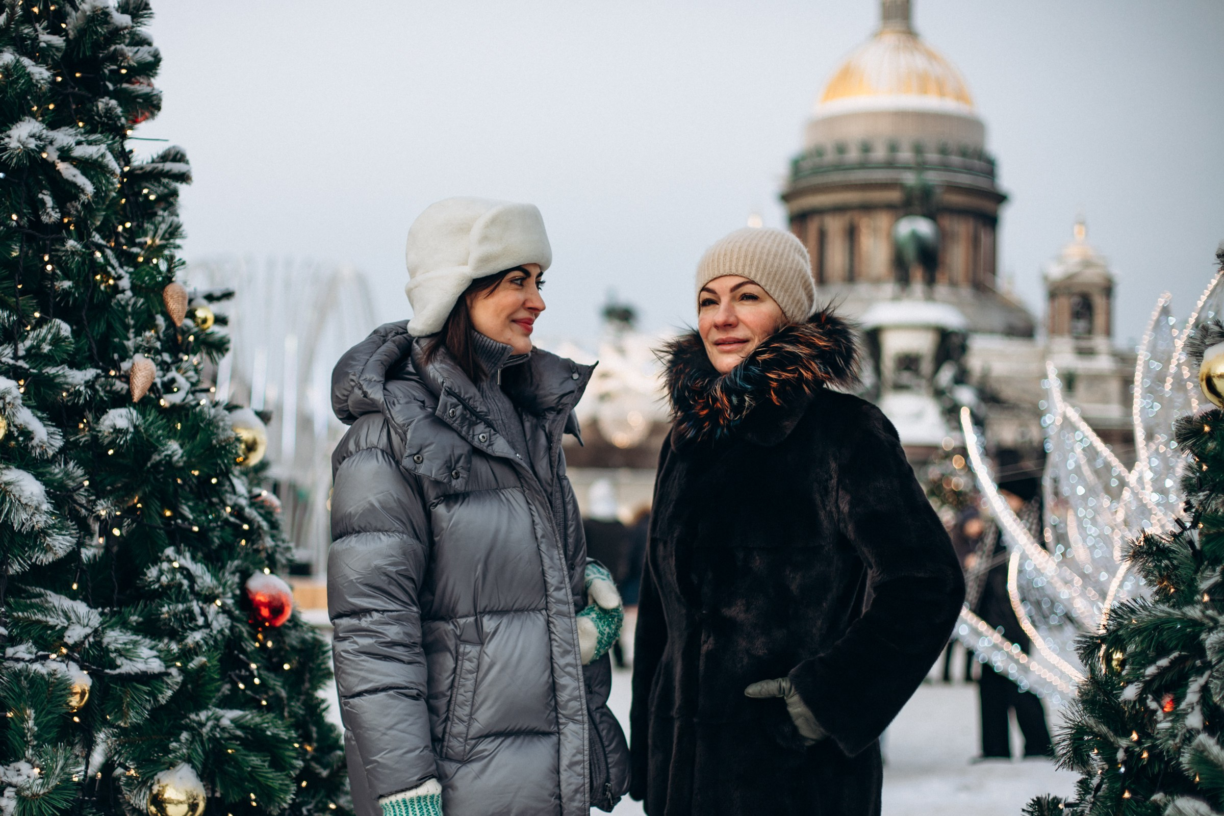 Мария с мамой в январе. Фотопрогулка в Петербурге. Индивидуальный и семейный фотограф в Санкт-Петербурге