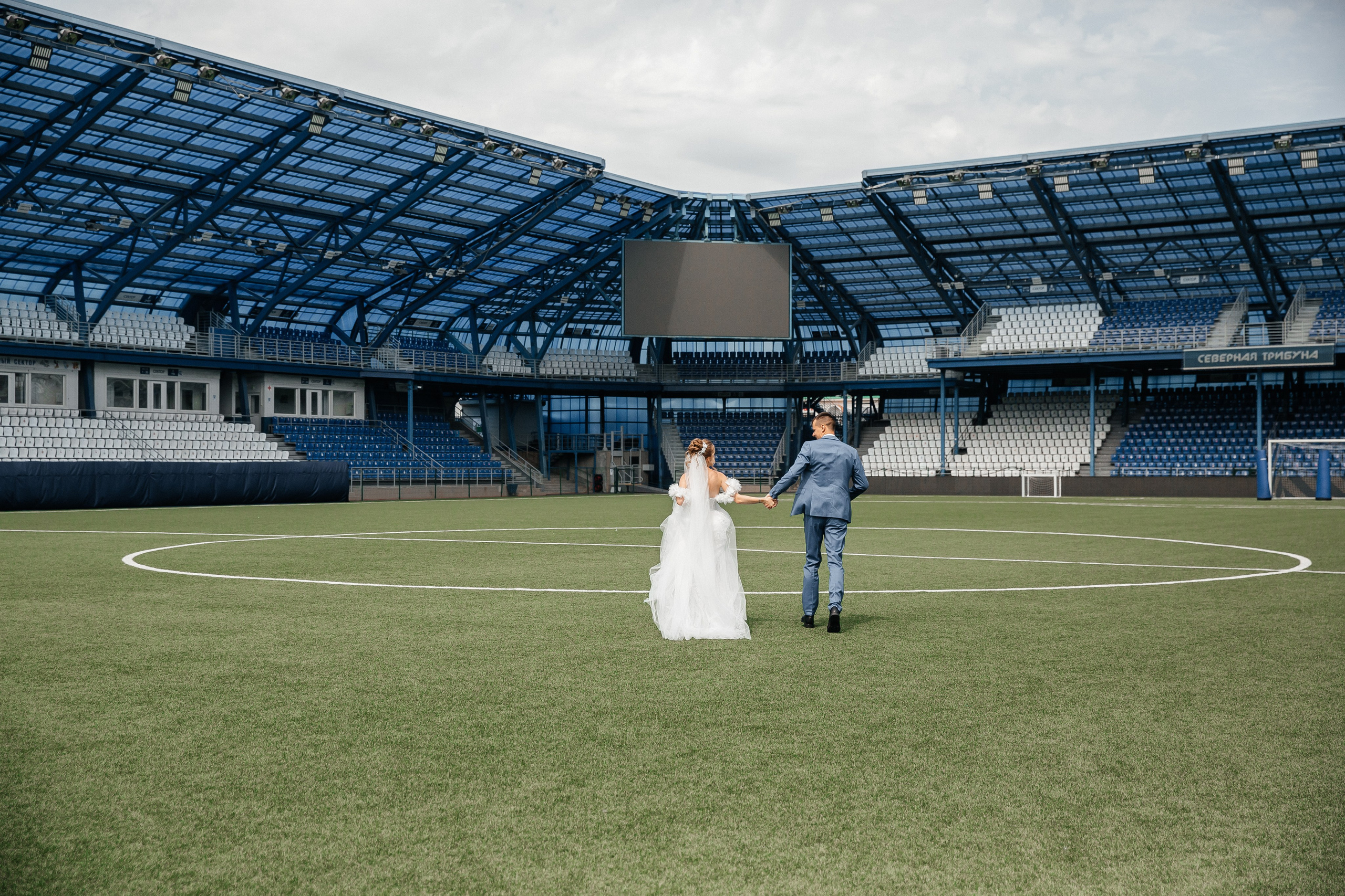 А&А — фотосессия на стадионе. Свадебный фотограф в Оренбурге Илья Володьков
