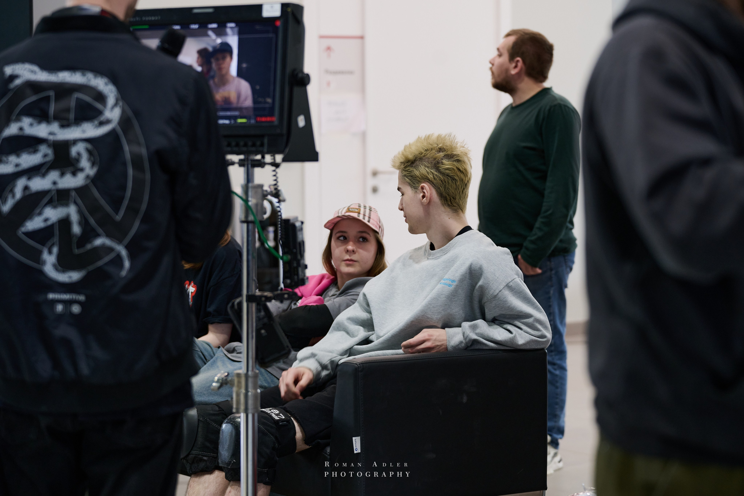 Репортаж со съёмок фильма «Своя в доску». Фотограф Роман Адлер