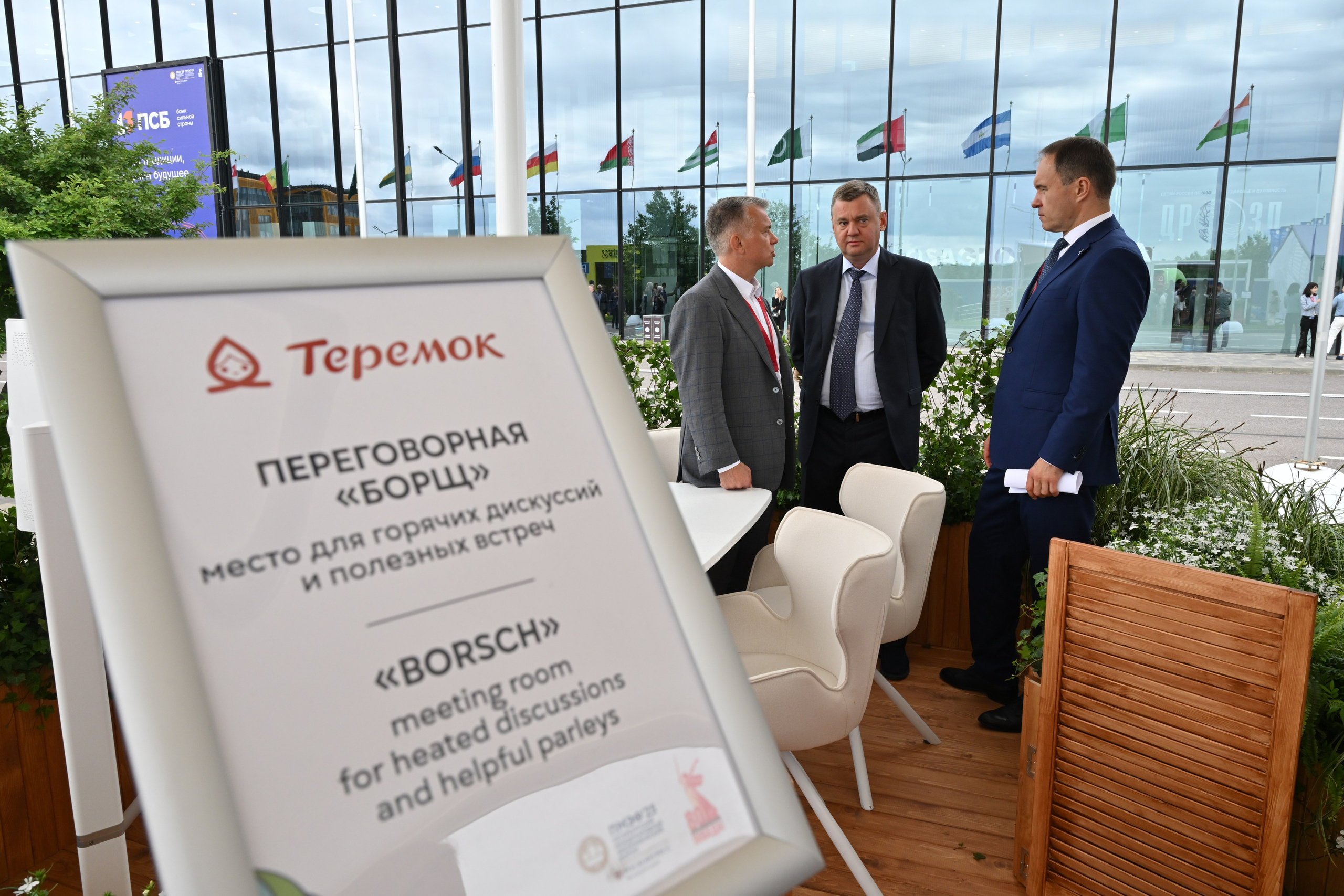 ПМЭФ 2025: летняя терраса «Теремка». Serg PG Photography — репортажная фотосъемка в Петербурге