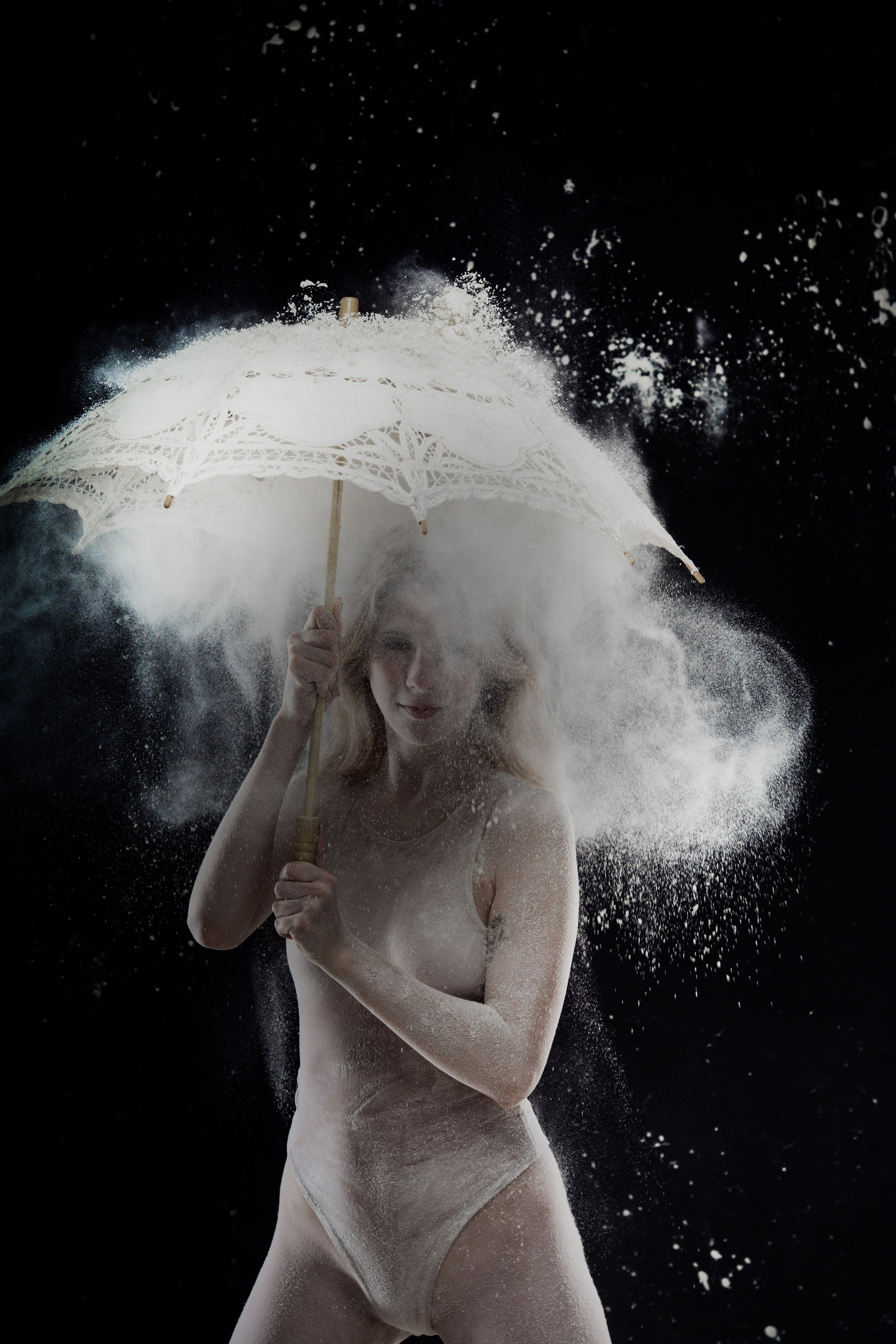 Фотосессия с мукой. Студийный и портретный фотограф в САНКТ-ПЕТЕРБУРГЕИрина Махаон