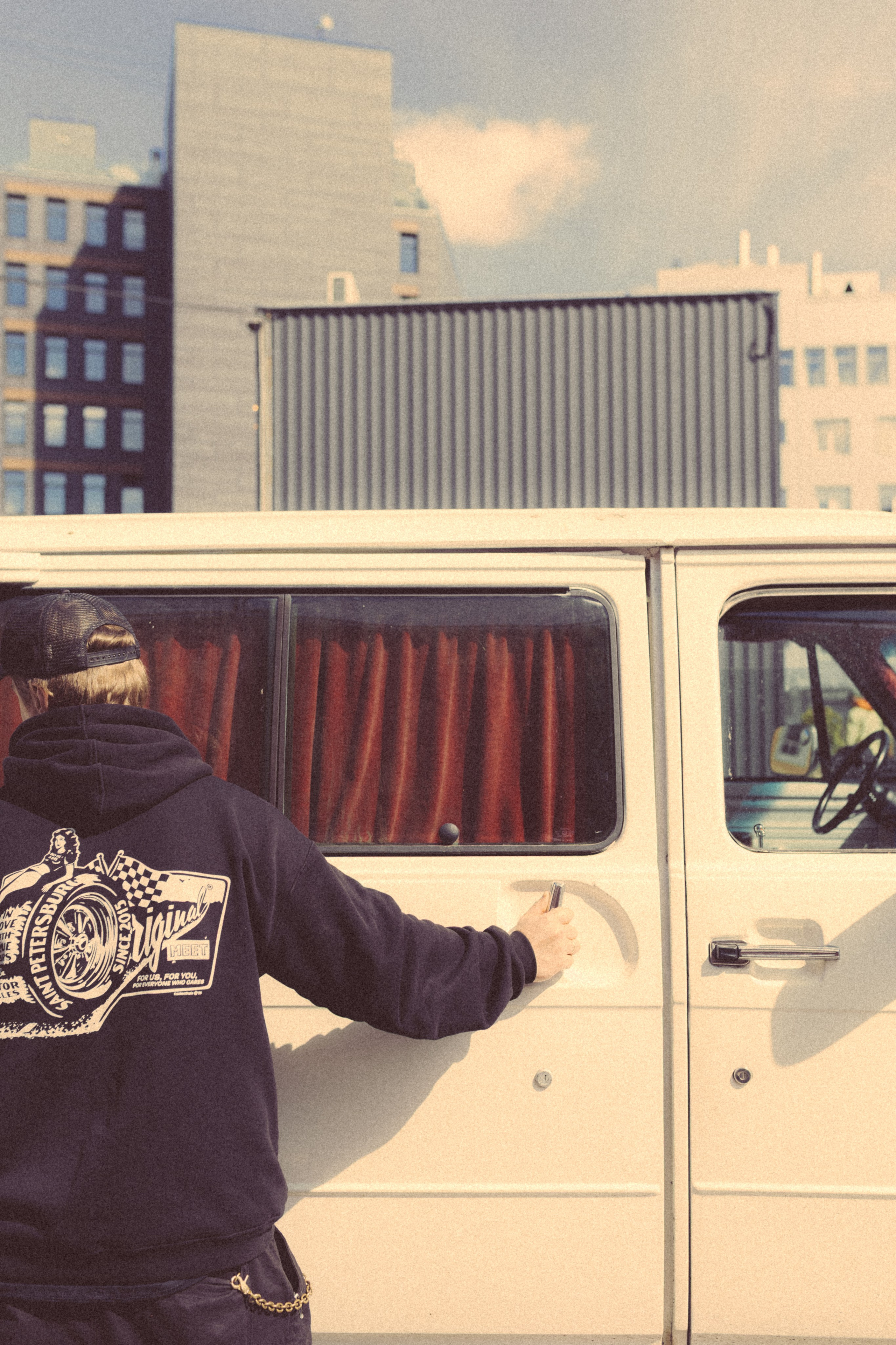 CARS and COFFE. Happiness is in the moments