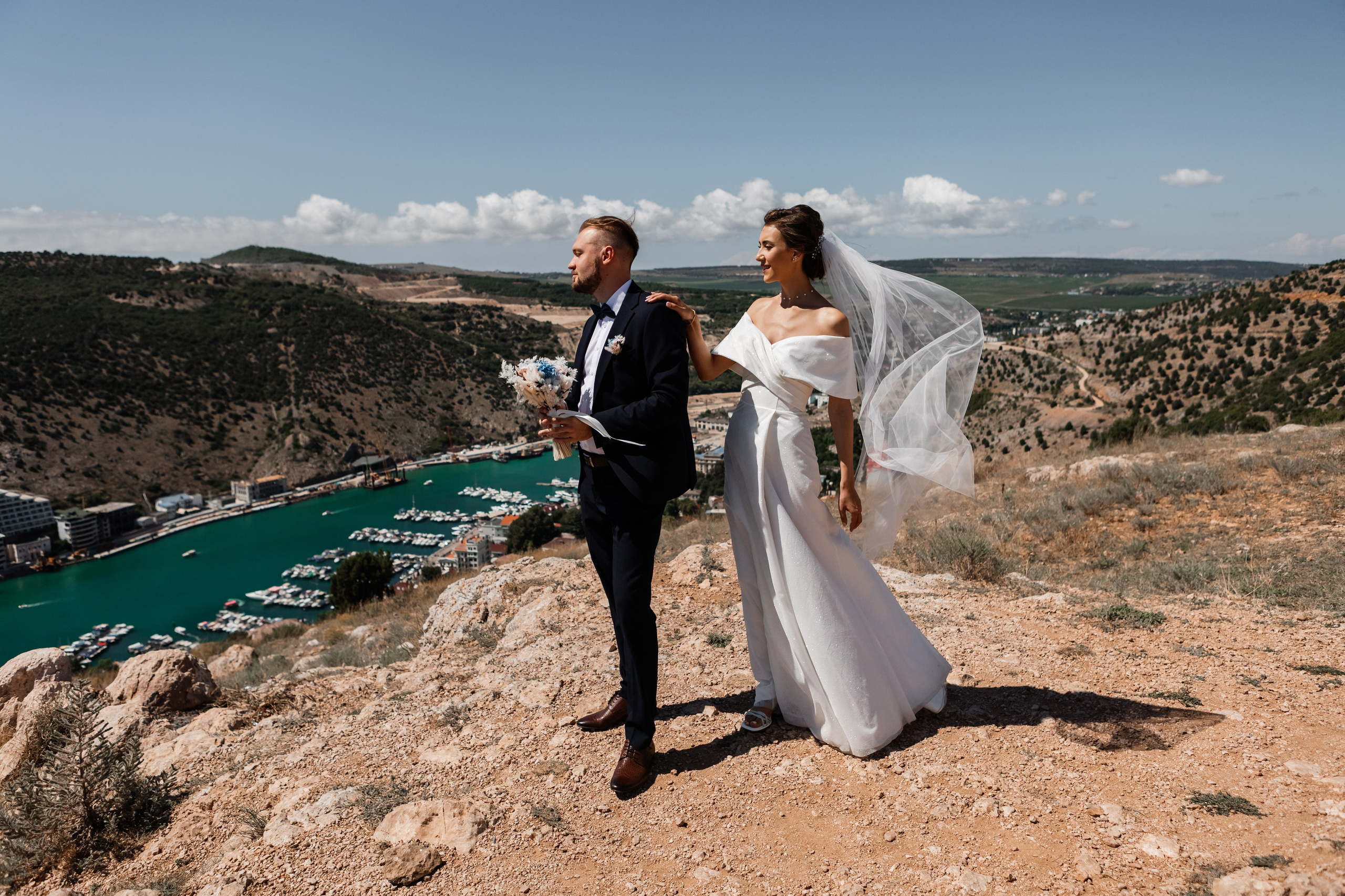 Свадебная съёмка в Балаклаве в крепости Чембало. Свадебный фотограф, фотосъемка в Крыму, Севастополе, Симферополе, Ялте