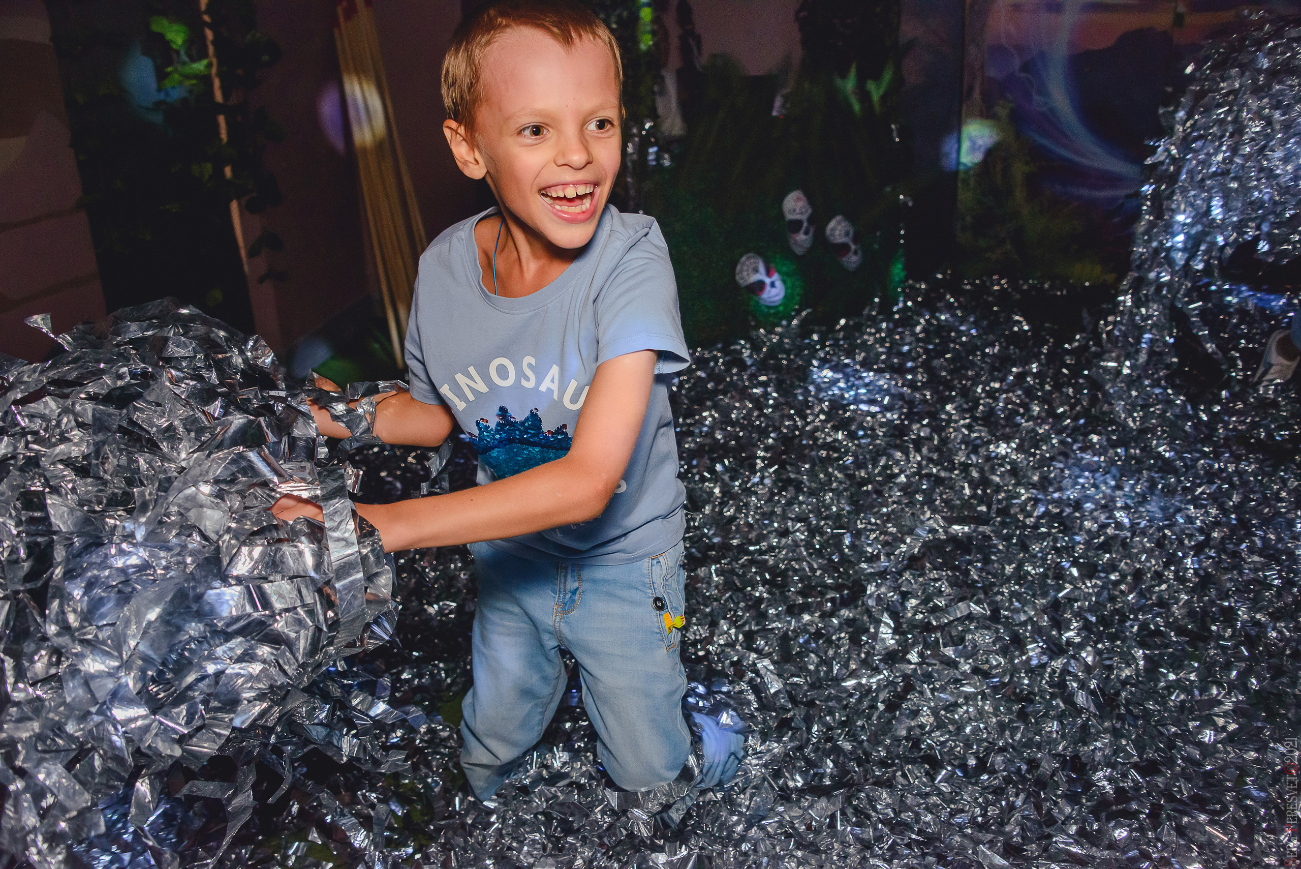 Бумажное шоу в Москве, детский фотограф Сергей Пересвет. Ваш фотограф на праздник в Москве, Раменском, Жуковском, Люберцах