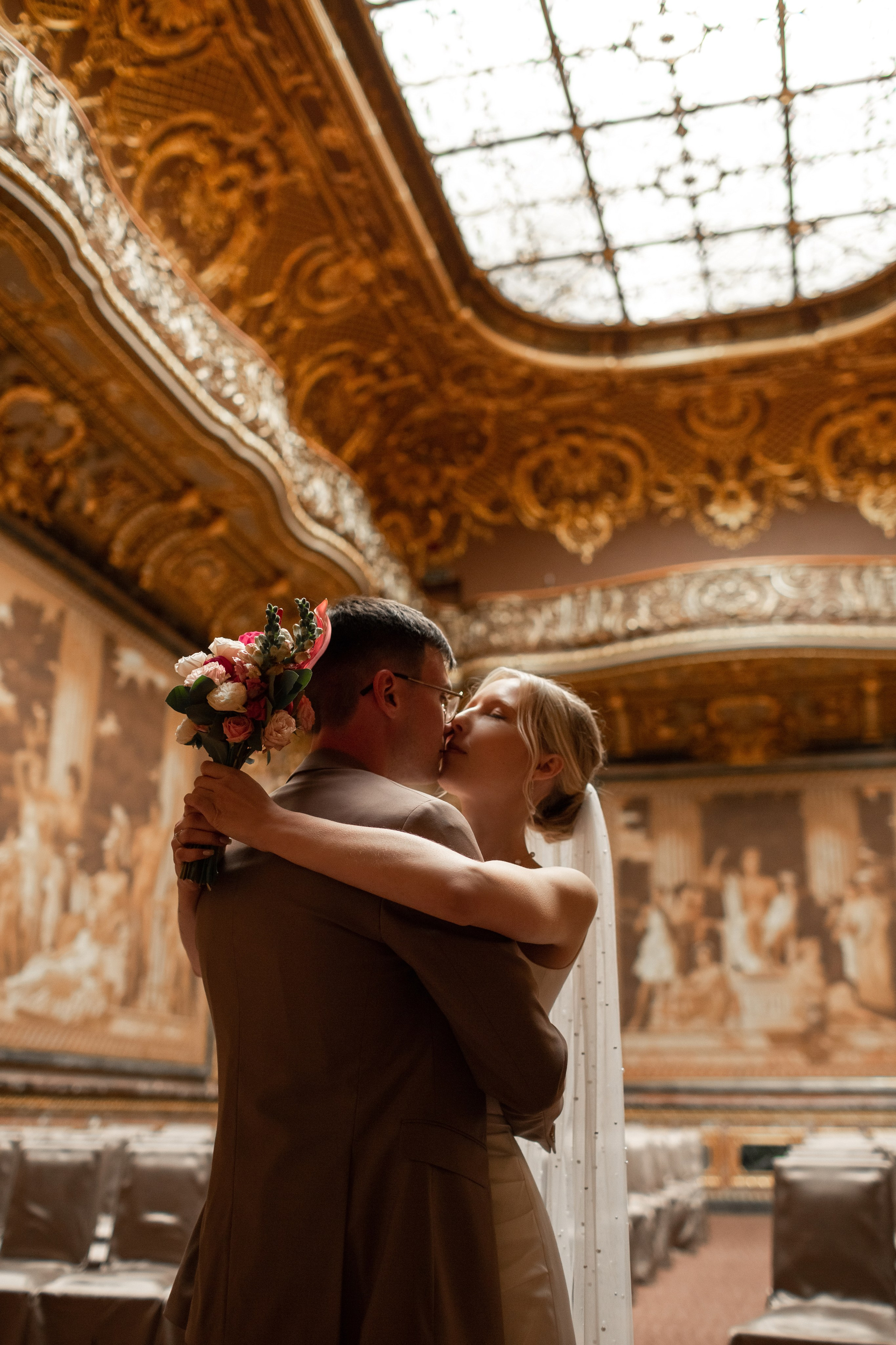 Свадебная фотосессия во дворцах Петербурга. Свадебный фотограф Кирилл Белый