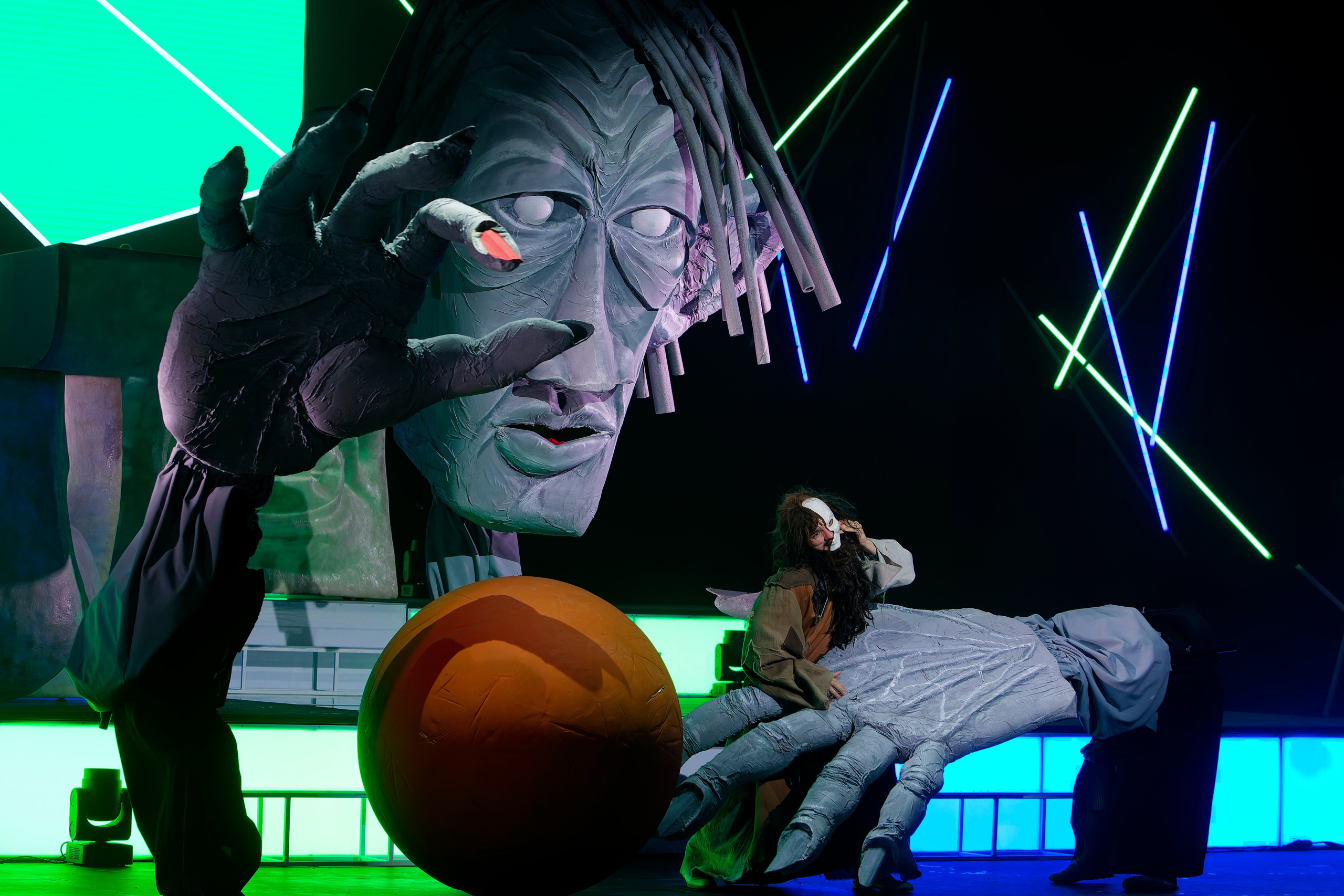 Спектакль «Любовь к трем апельсинам». Кутузов Евгений Фотограф в Южно-Сахалинске