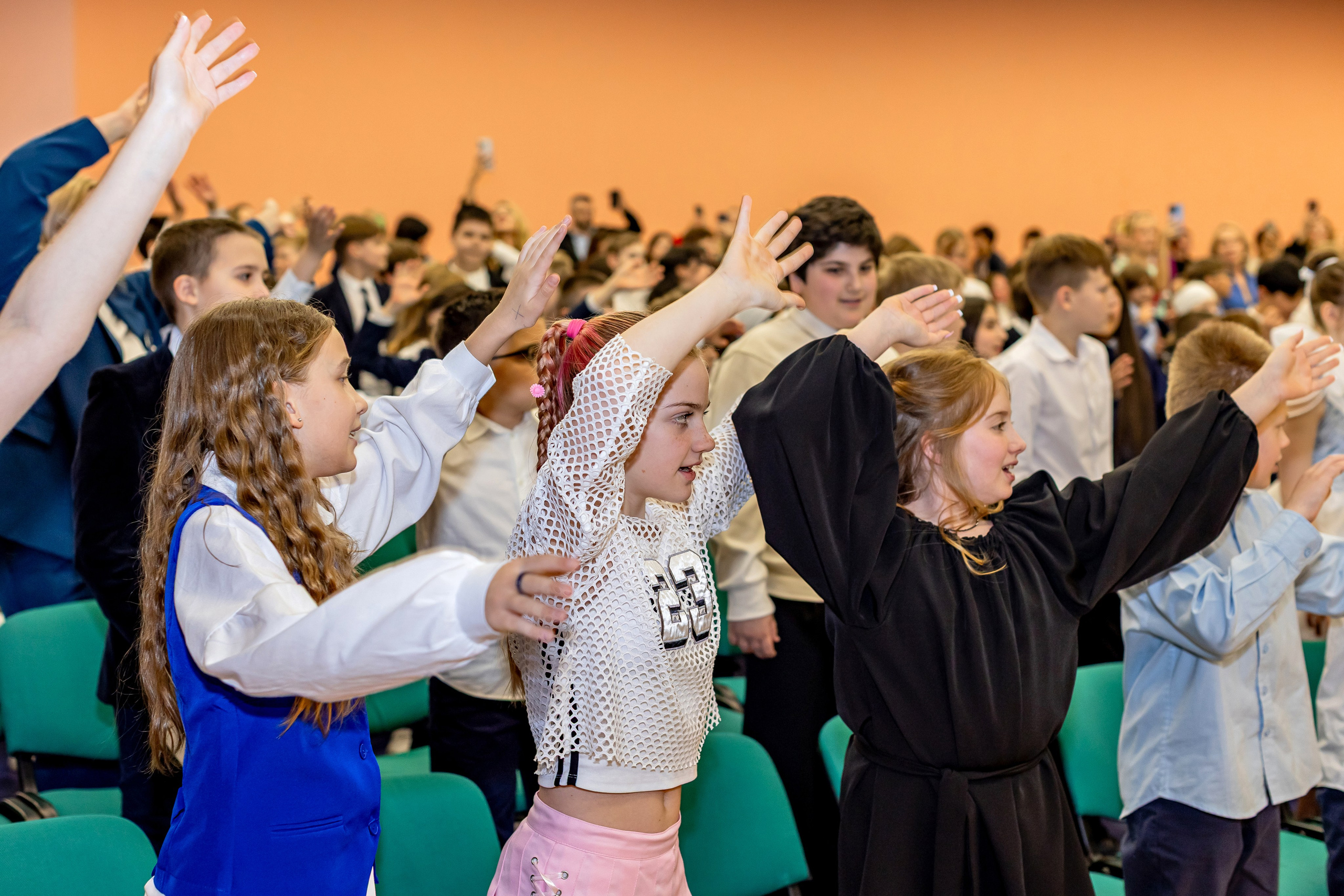 Выпускной праздник в начальной школе. Фотограф и видеограф Москва. Свадебный фотограф, видеограф. Выпускные альбомы. Оживающие альбомы