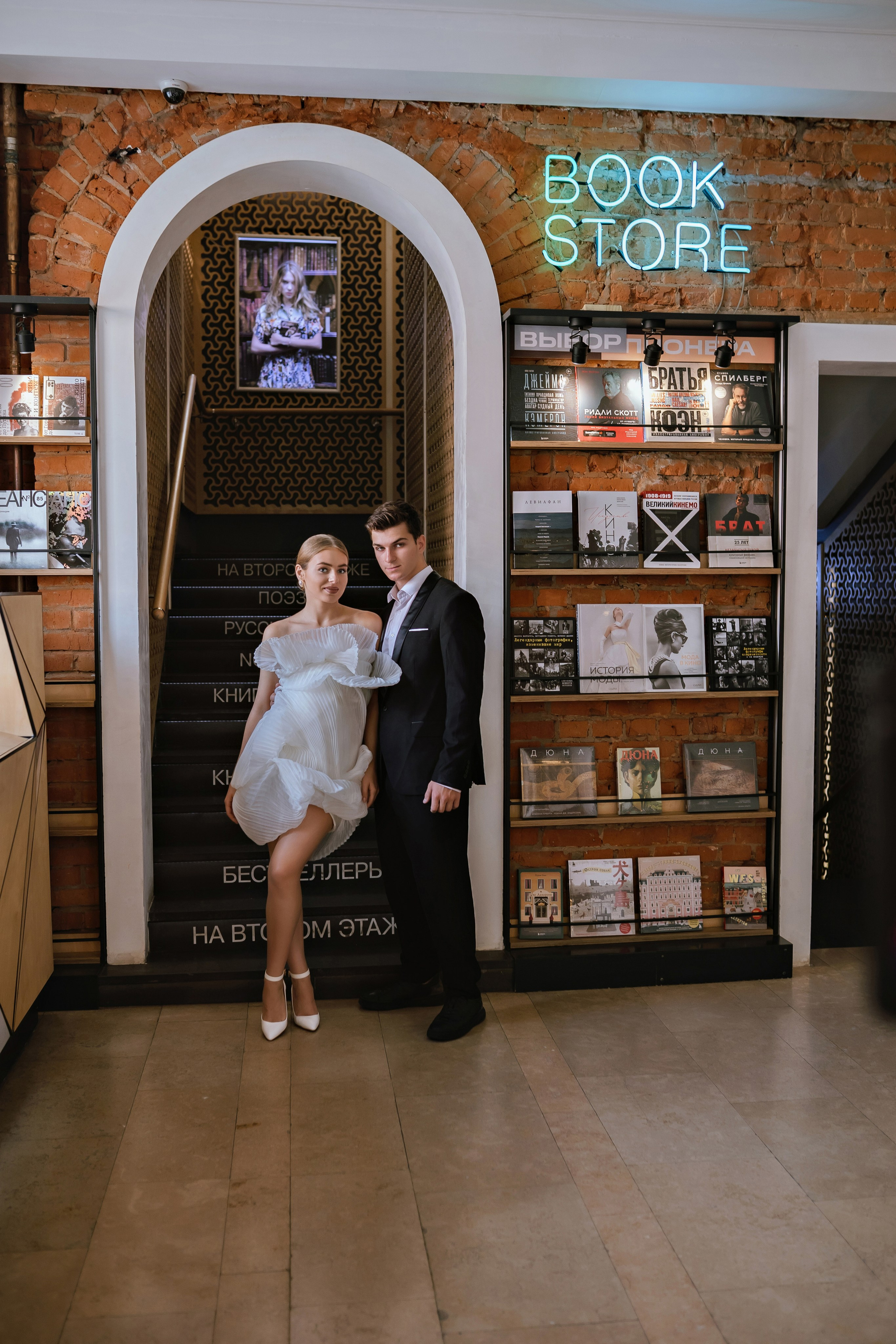 Свадебная фотосессия в кинотеатре. Фотограф и видеограф Москва. Свадебный фотограф, видеограф. Выпускные альбомы. Оживающие альбомы