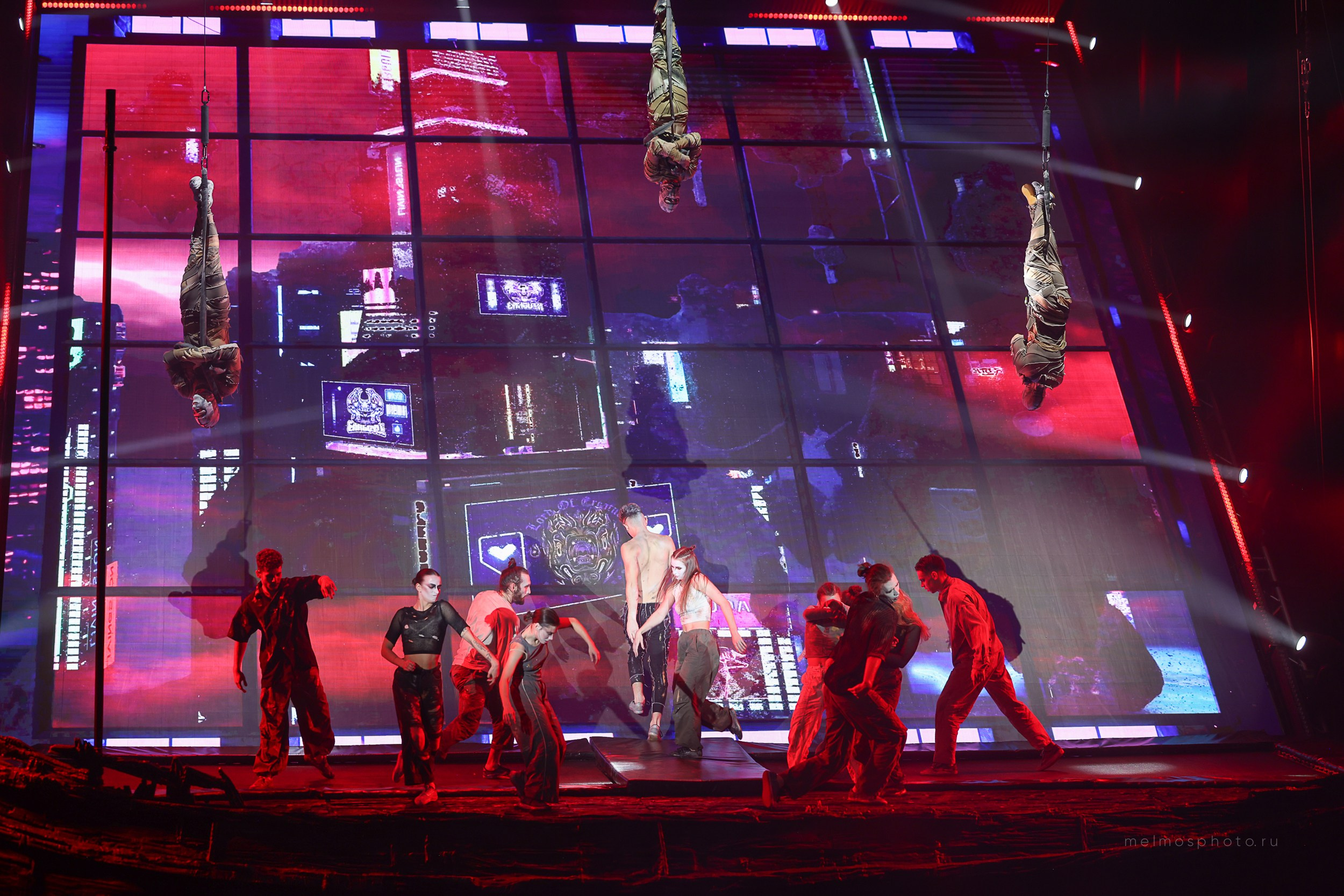 АНТИГРАВИТАЦИЯ. Репортажный, архитектурный, театральный и файн-арт фотограф Лена Мельникова в Москве