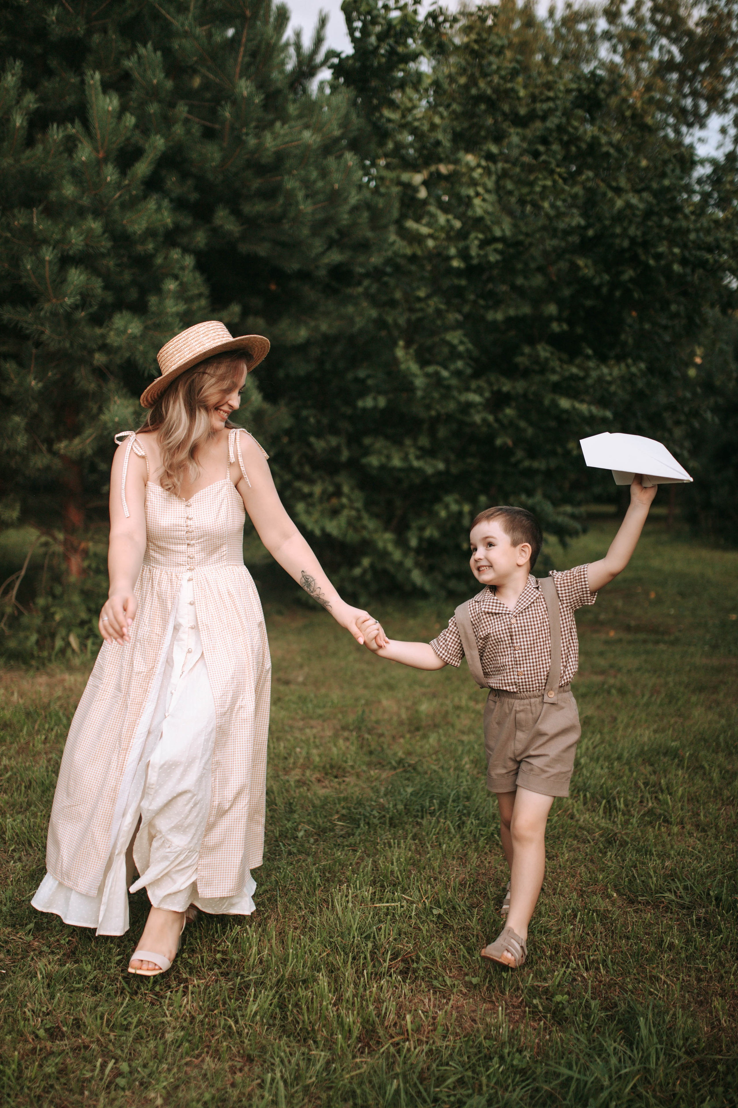 Весёлая прогулка вместе с мамой. Свадебный и семейный фотограф в Нижнем Новгороде