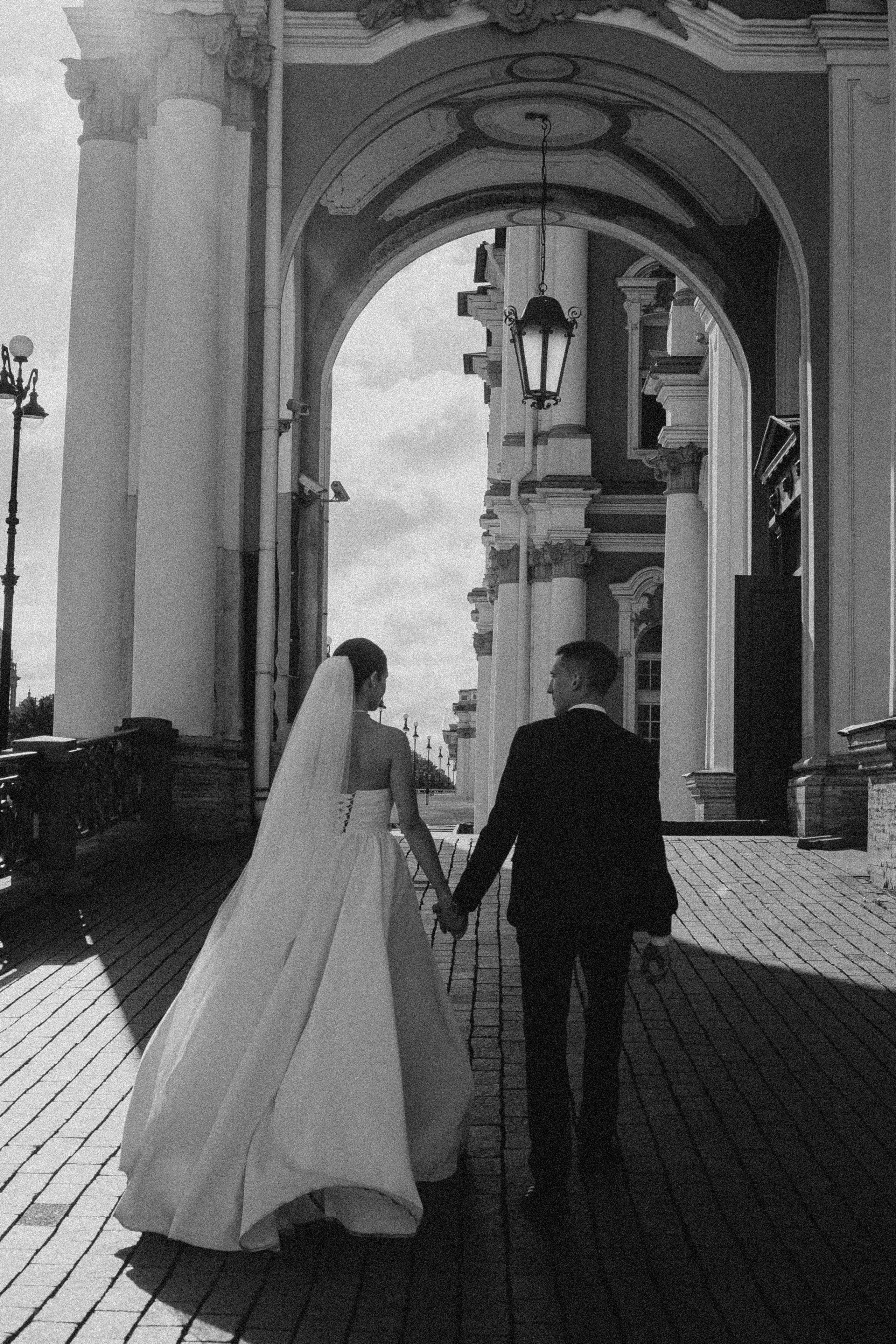 СВАДЕБНАЯ ПРОГУЛКА В САНТК-ПЕТЕРБУРГЕ (ИСАКИЕВСКИЙ СОБОР, ЗИМНЯЯ КАНАВКА, ЭРМИТАЖ И БОЛЬШАЯ МОРСКАЯ УЛИЦА). Профессиональный фотограф, Санкт-Петербург — Виктория Богомолова