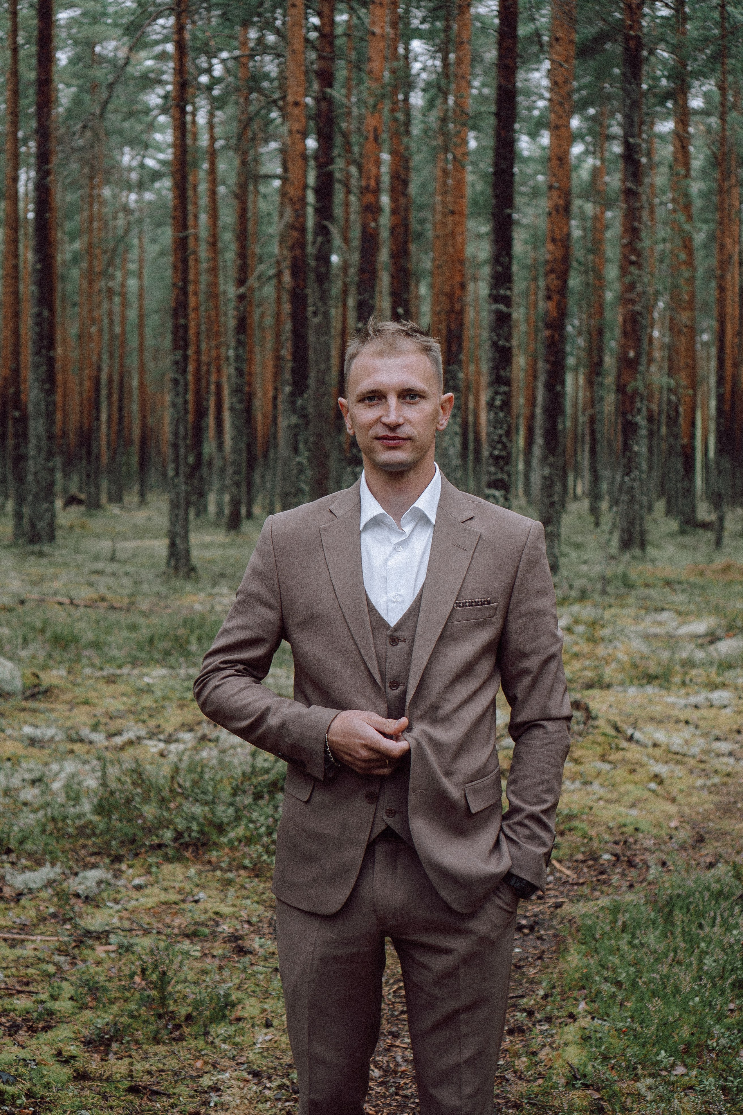 СВАДЕБНАЯ ФОТОСЕССИИЯ ПАРЫ В ГОРОДЕ ПРИОЗЕРСК В СОСНОВОМ ЛЕСУ И С ПИКАПОМ. Профессиональный фотограф, Санкт-Петербург — Виктория Богомолова