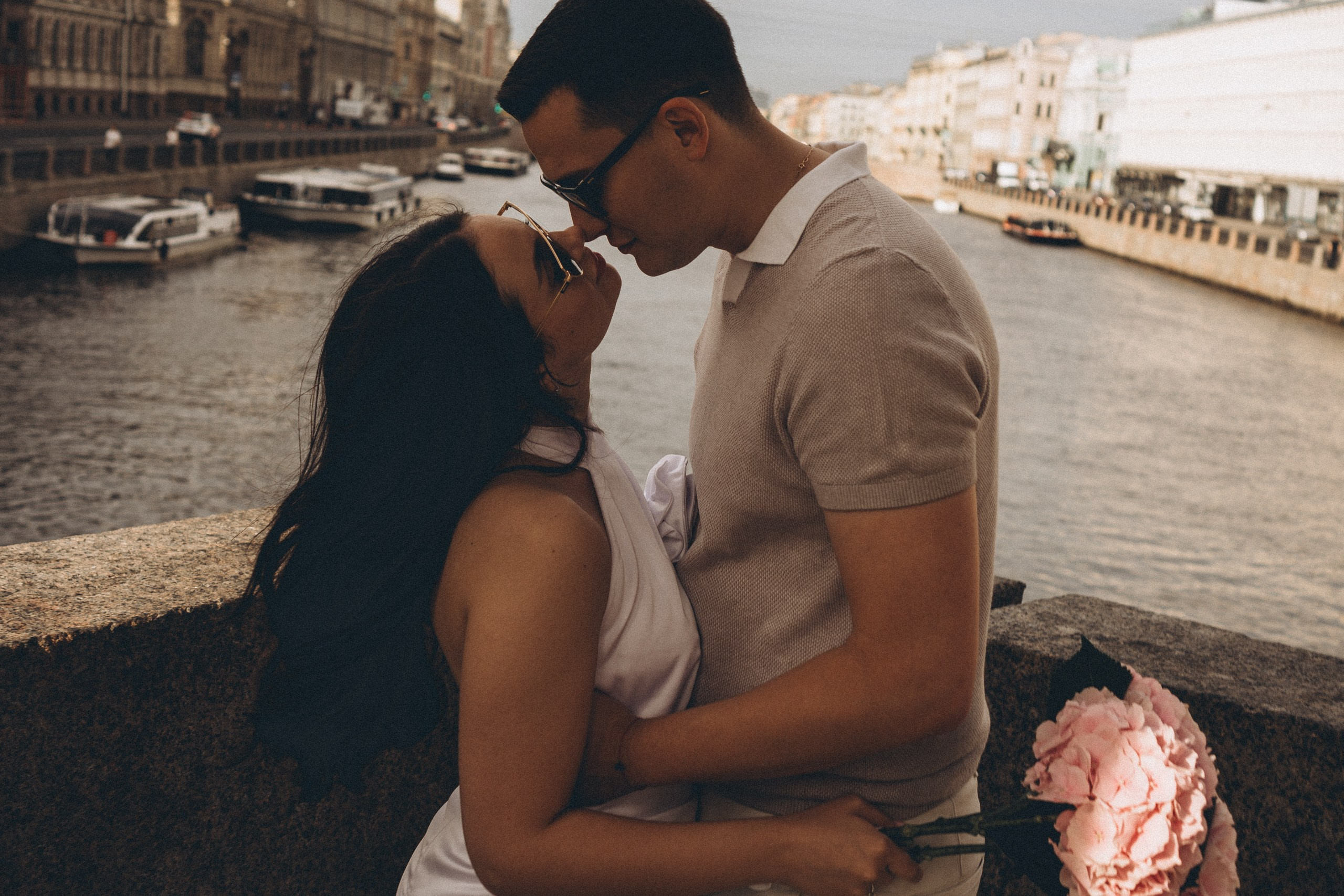 СВАДЕНБНАЯ СЬЕМКА НА КАТЕРЕ ПО КАНАЛАМ САНКТ-ПЕТЕРБУРГА И В АКВАТОРИИ НЕВЫ. Профессиональный фотограф, Санкт-Петербург — Виктория Богомолова