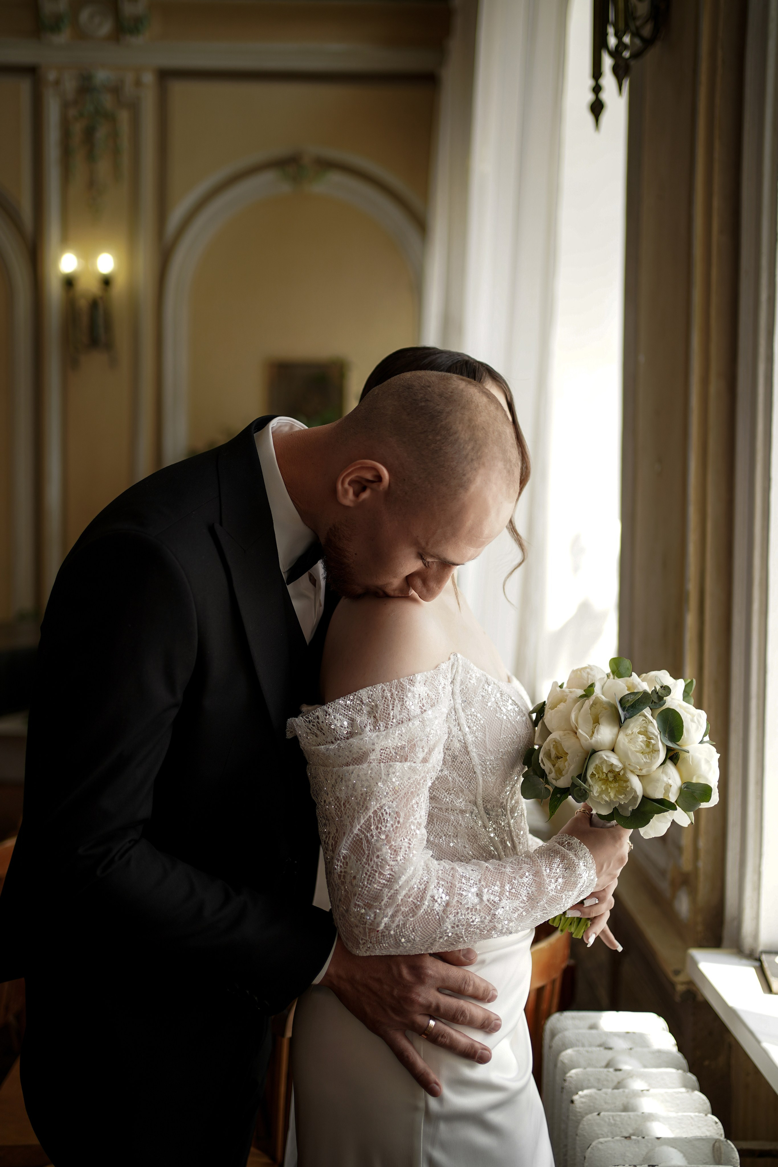 Эдуард и Анастасия на свадебной фотосессии в Новочеркасске. Свадебный фотограф в Ростове-на-Дону. Таинство Крещения и Венчания, семейные фотосессии. Алёна Чёботова