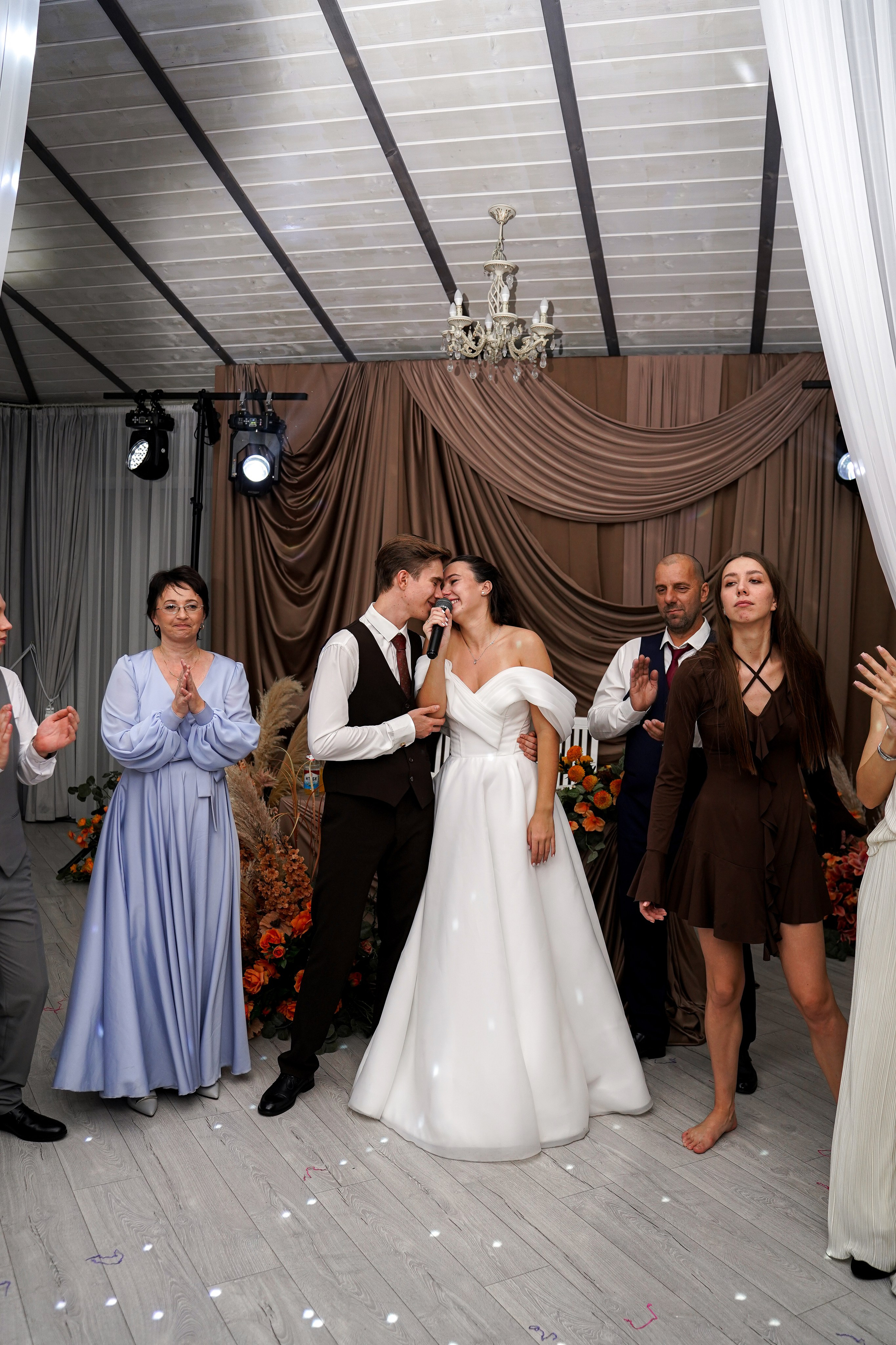 Свадебный банкет в беседке. Свадебный фотограф в Ростове-на-Дону. Таинство Крещения и Венчания, семейные фотосессии. Алёна Чёботова