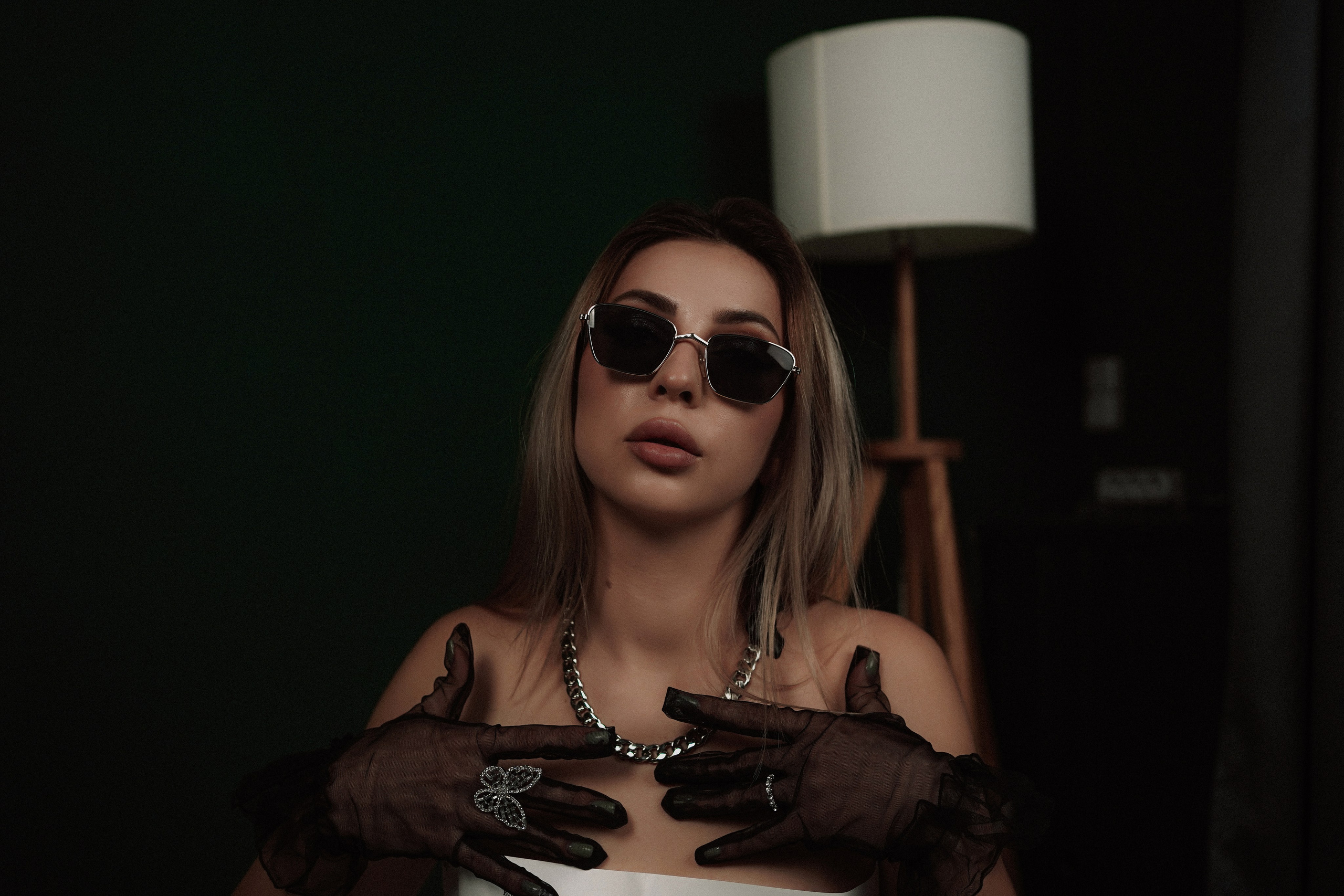 Фотостудия Рафинад. Женский фотограф Новочеркасск, Ростов-на-Дону, Шахты. Девушка в газете. Свадебный фотограф в Ростове-на-Дону. Таинство Крещения и Венчания, семейные фотосессии. Алёна Чёботова