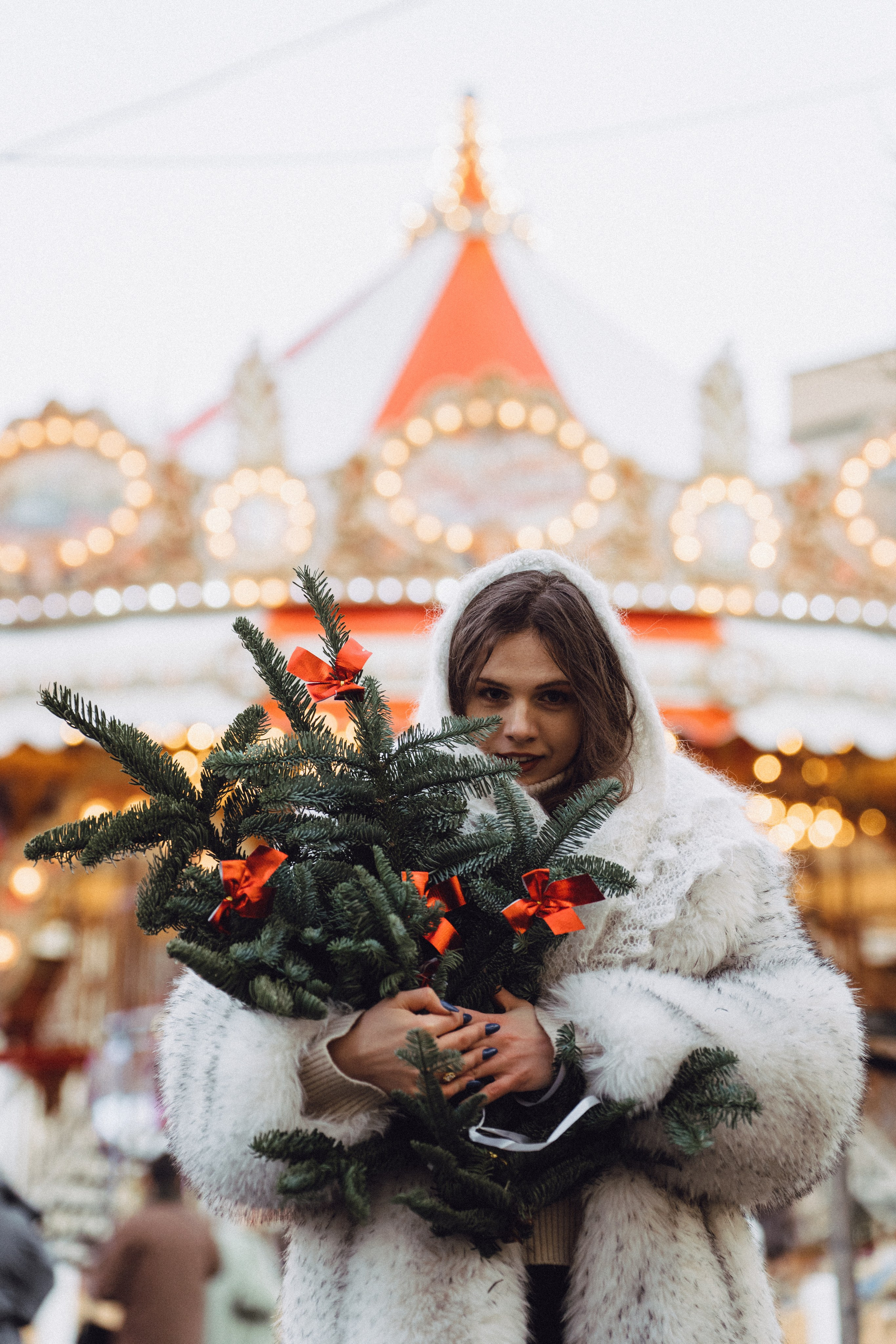 ПРОГУЛКА НА МАНЕЖНОЙ ПЛОЩАДИ ДЛЯ ДЕВУШКИ ПЕРЕД НОВЫМ ГОДОМ (НОВОГОДНЯЯ ФОТОСЕССИИЯ НА МАНЕЖНОЙ ПЛОЩАДИ). Профессиональный фотограф, Санкт-Петербург — Виктория Богомолова