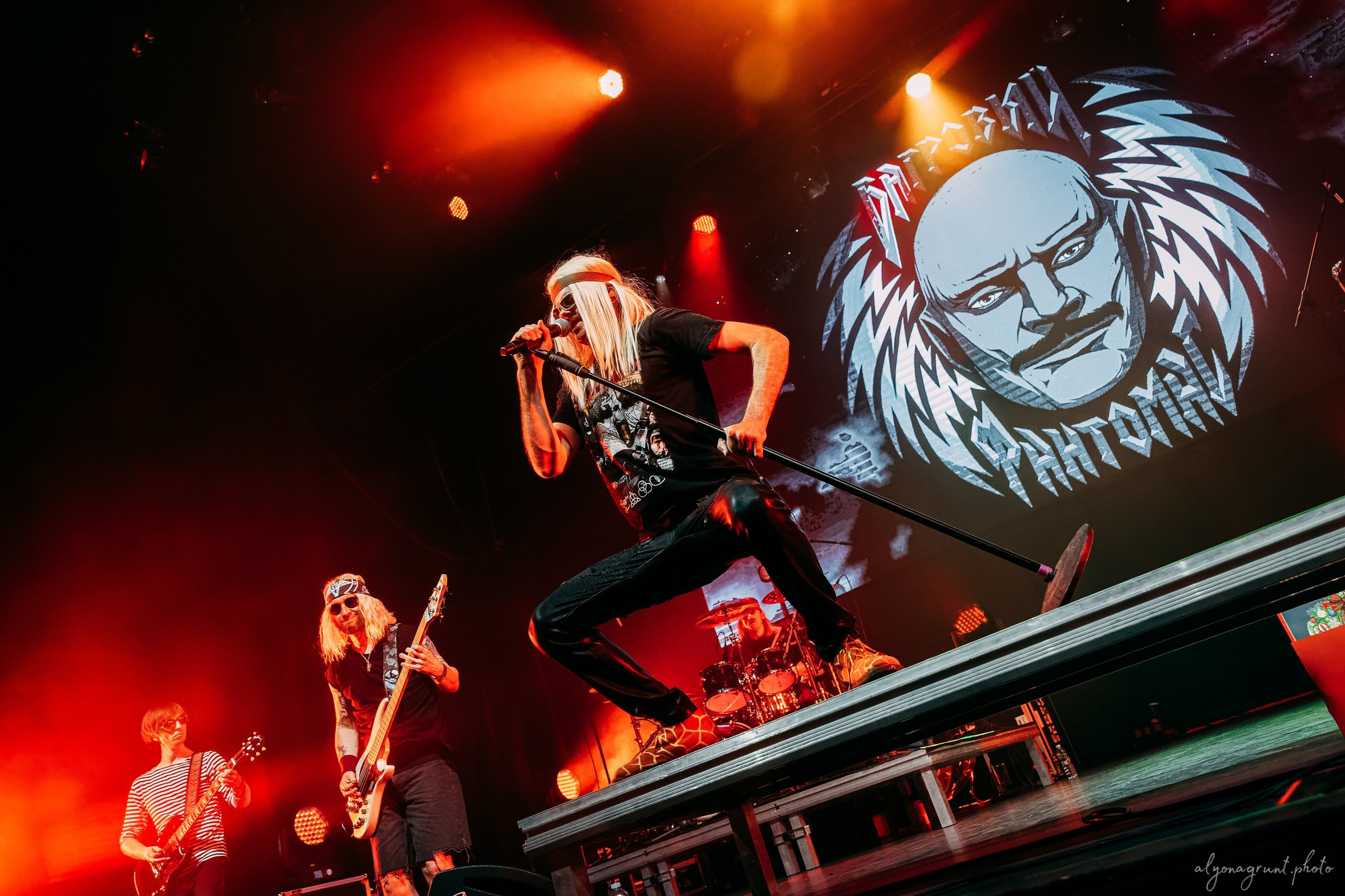 Багровый фантомас внутри Лапенко