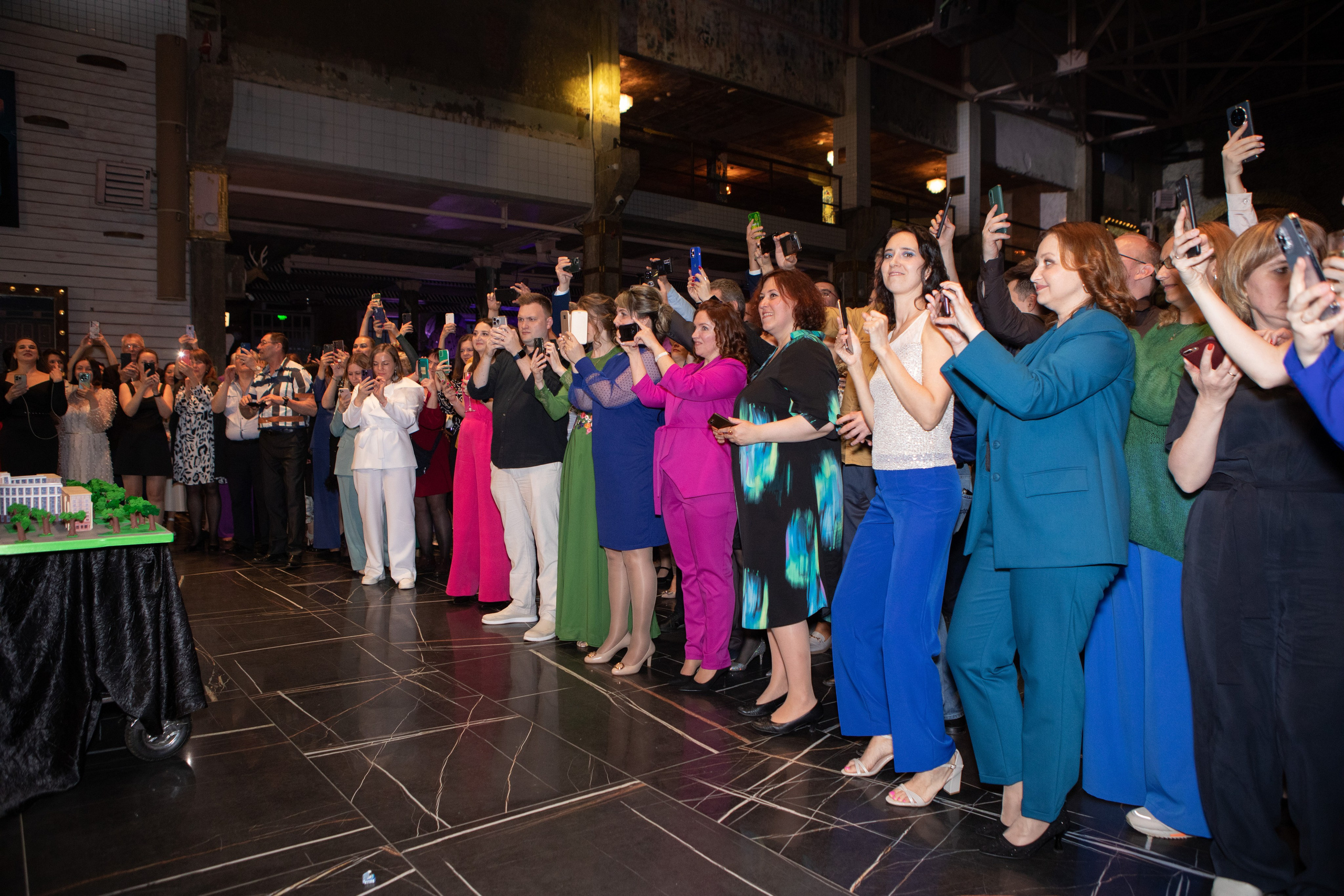 Строительная компания Л1- 32 года. Специальный гость — Григорий Лепс. Двойняшки-фотографы Анна и Анастасия в Санкт-Петербурге