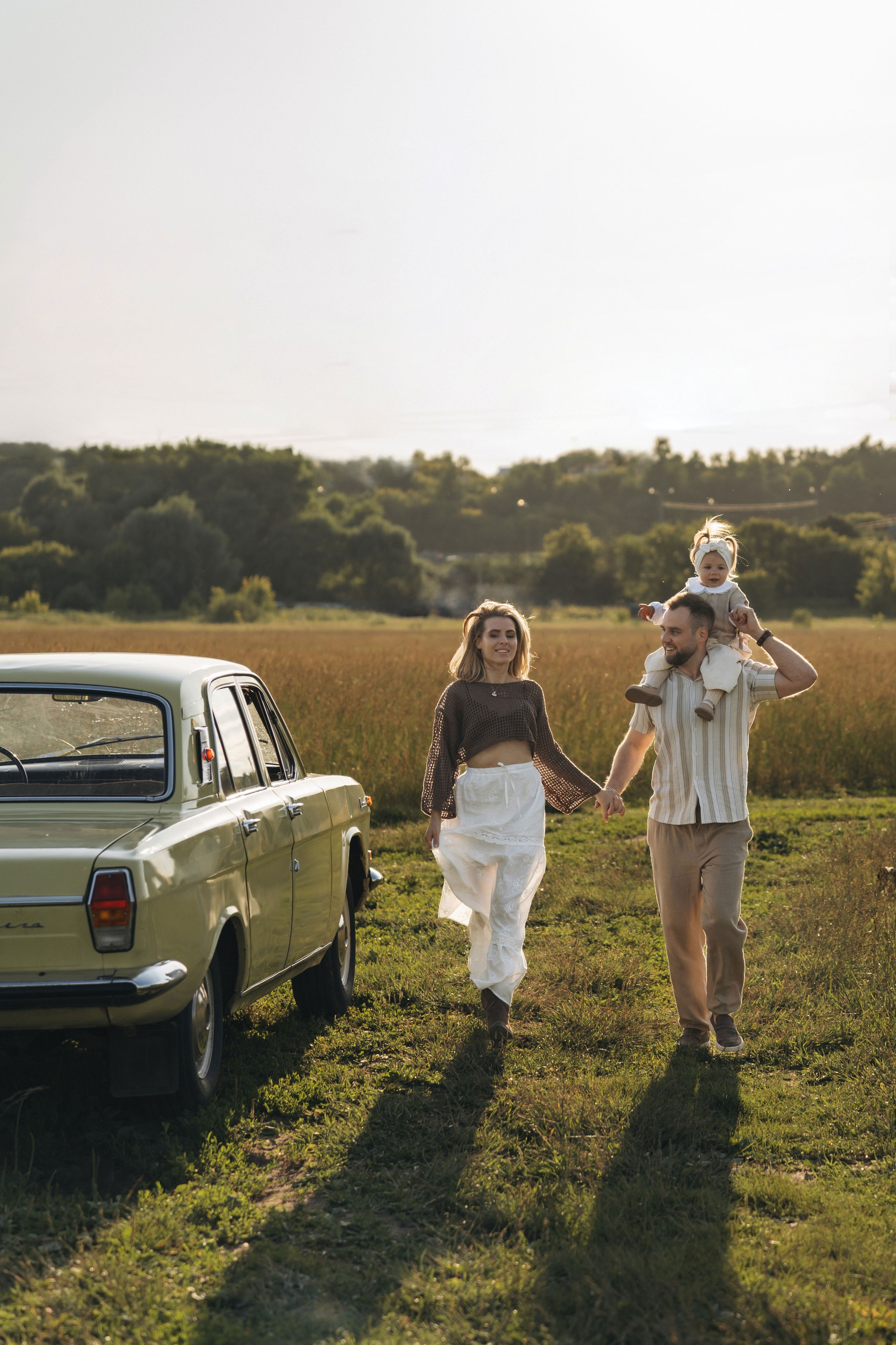 На машине загород. Ваш фотограф Вика Артемова