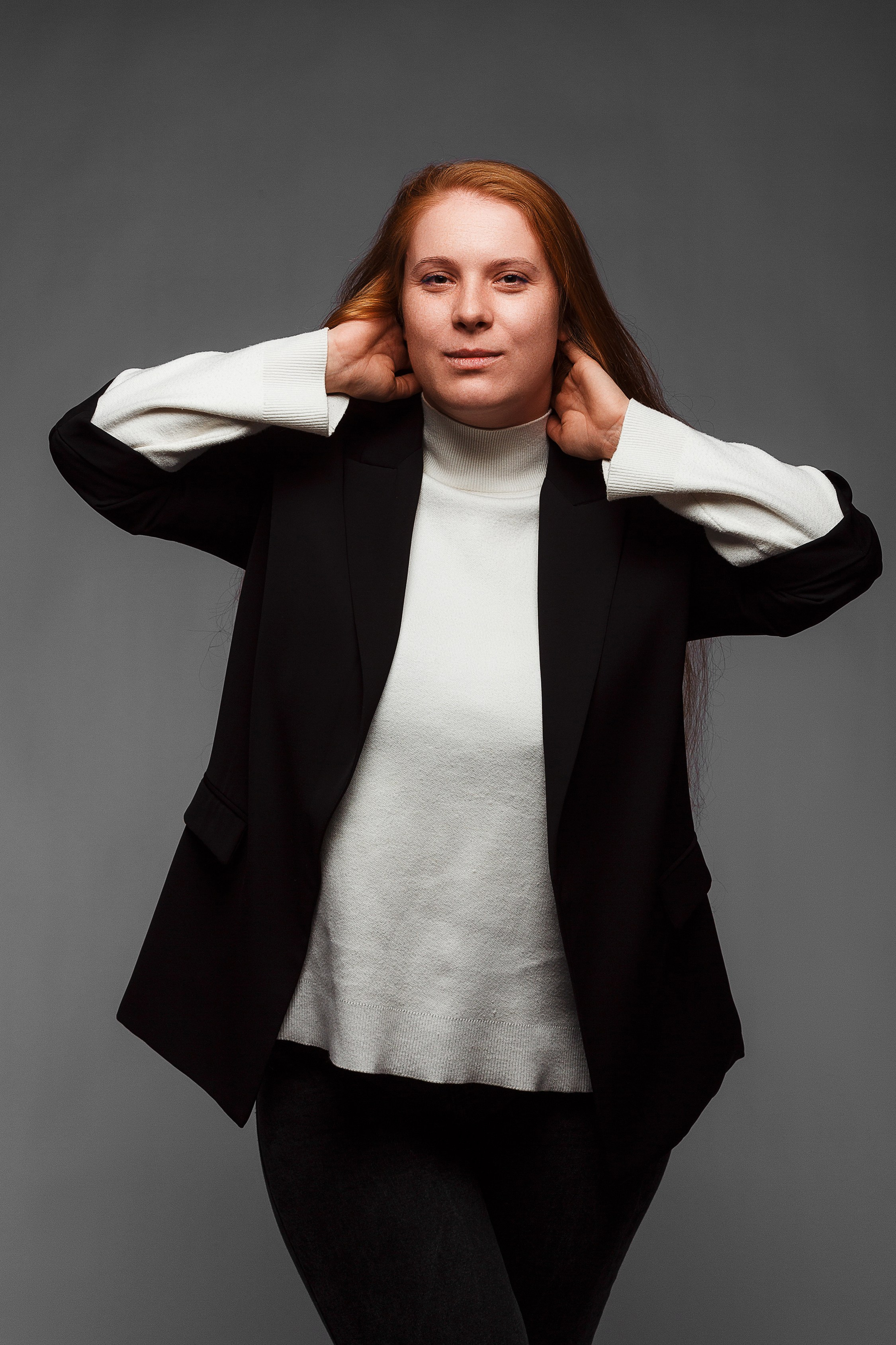 Фотосессия в студии. Фото для резюме. Профессиональный фотограф в Санкт-Петербурге. Фото для девушек. Портретная фотосессия. Частная фотосъёмка в СПб. Фото для корпоративного чата. Частная фотосессия. Портретная фотосъёмка.