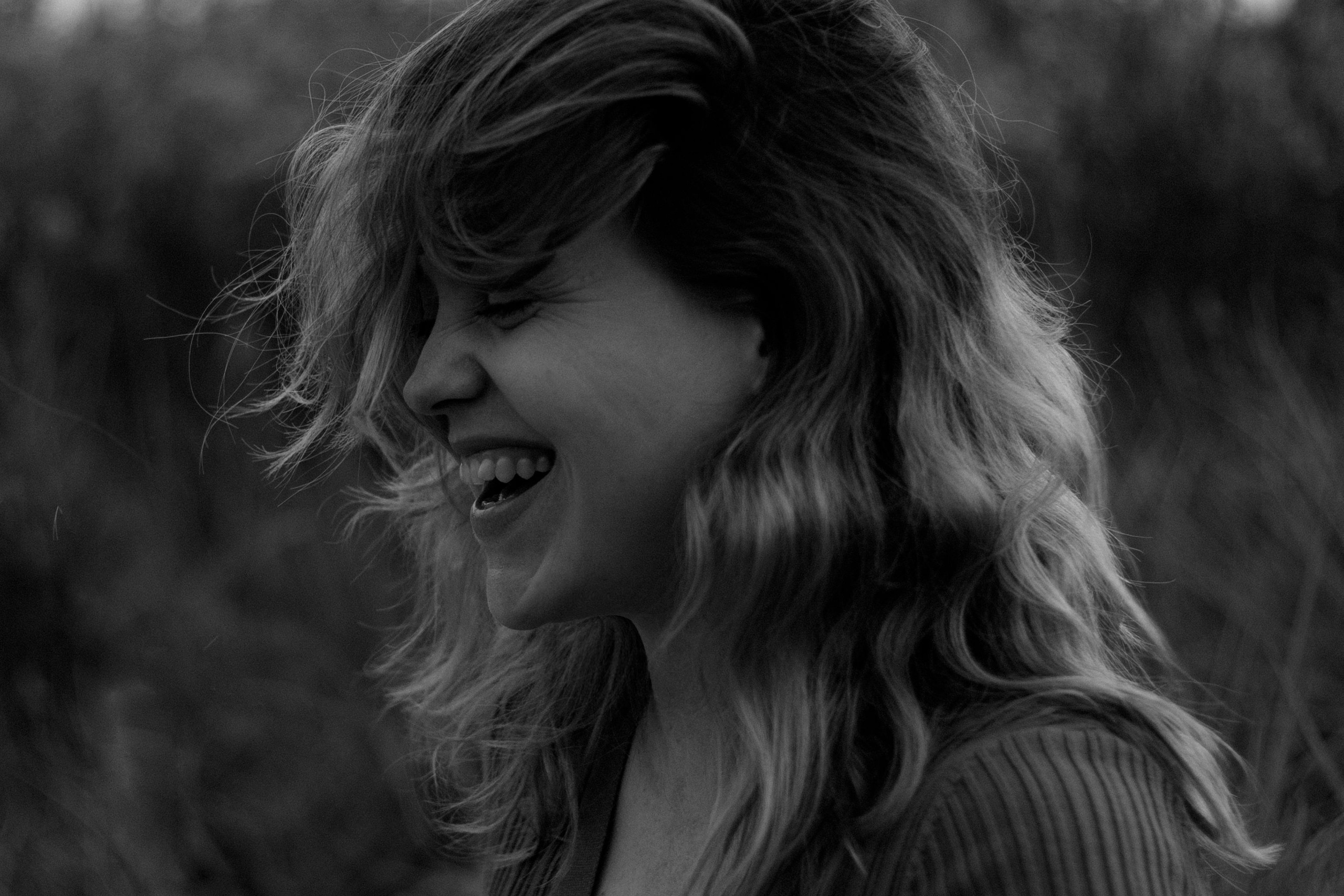 Семейная фотосъемка в поле летом 2023. Марина Рерих — портретный фотограф в Екатеринбурге