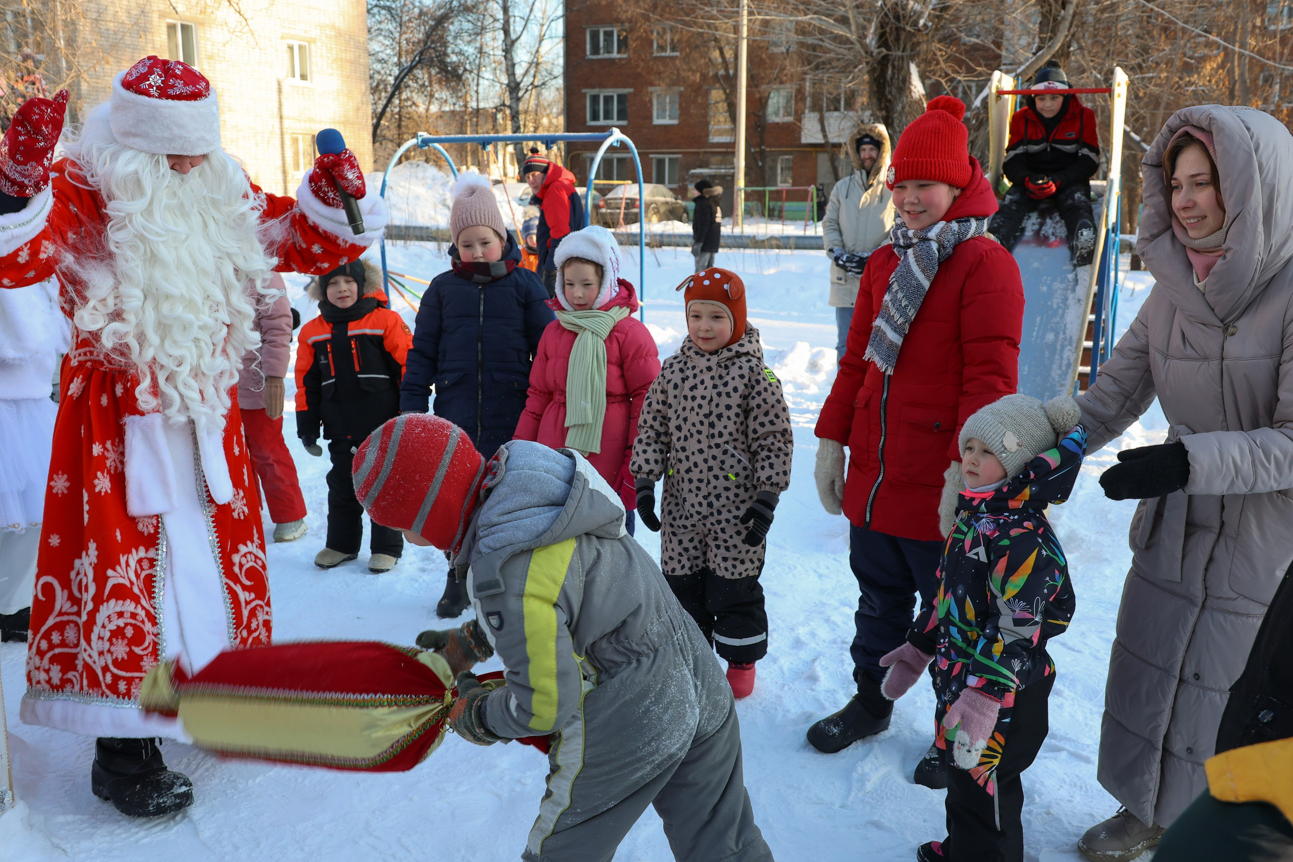 Новогодний праздник на улице