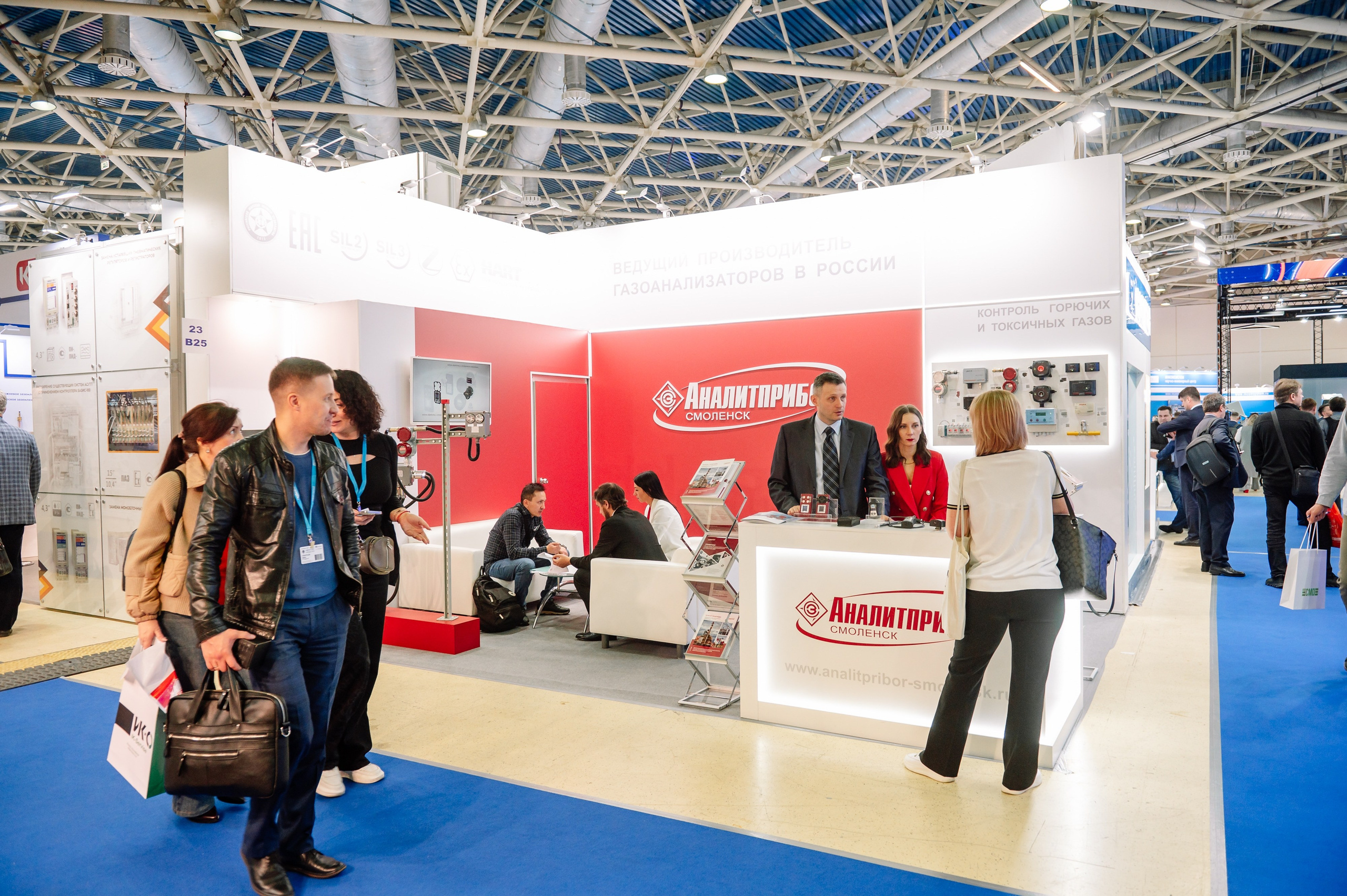 Аналитприбор на выставке Нефтегаз-24. Репортажный фотограф в Москве и по всему миру Степанова Юлия