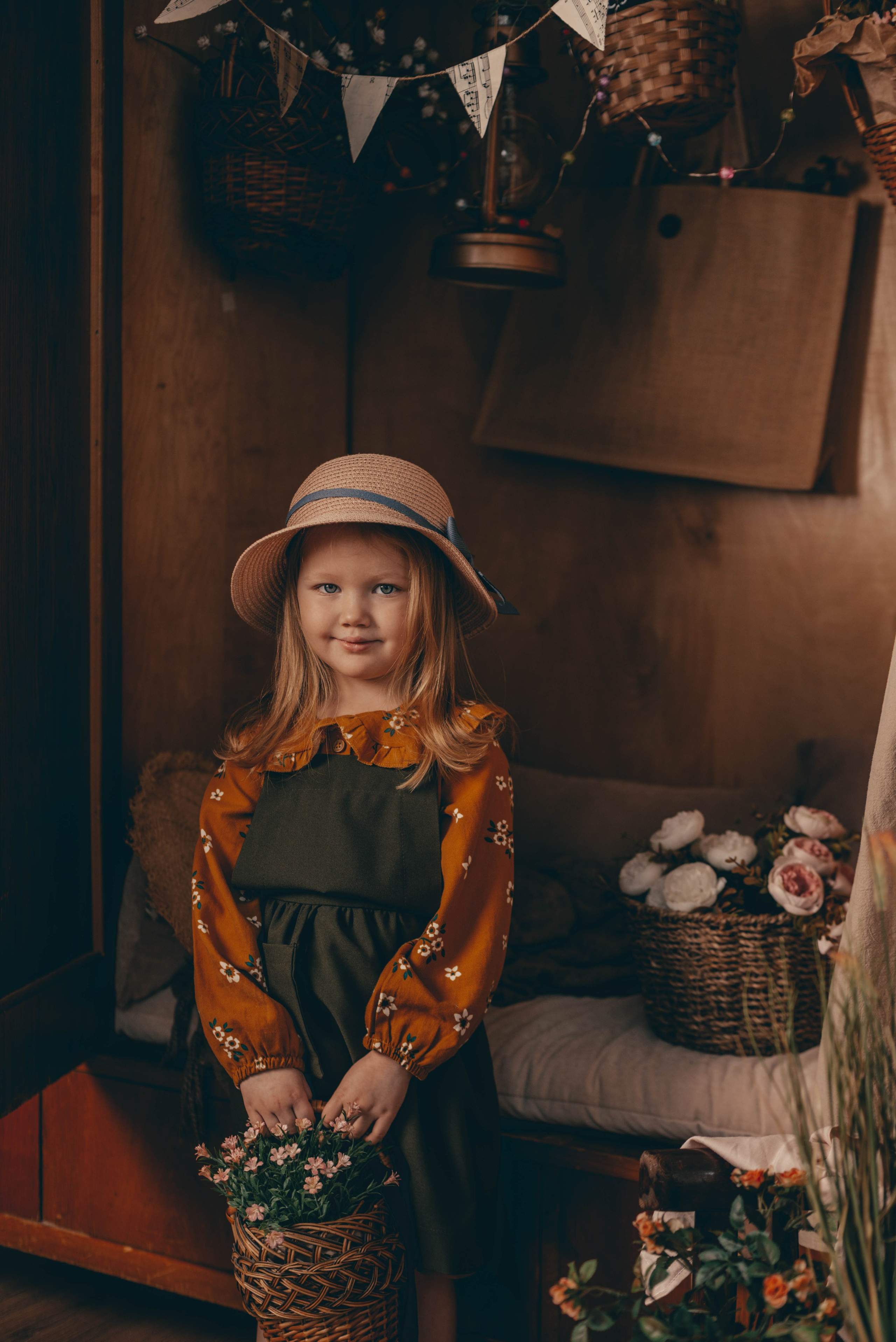 Цветочница / Детская художественная портретная фото-съемка. Фотограф в Санкт-Петербурге Марина Парникова