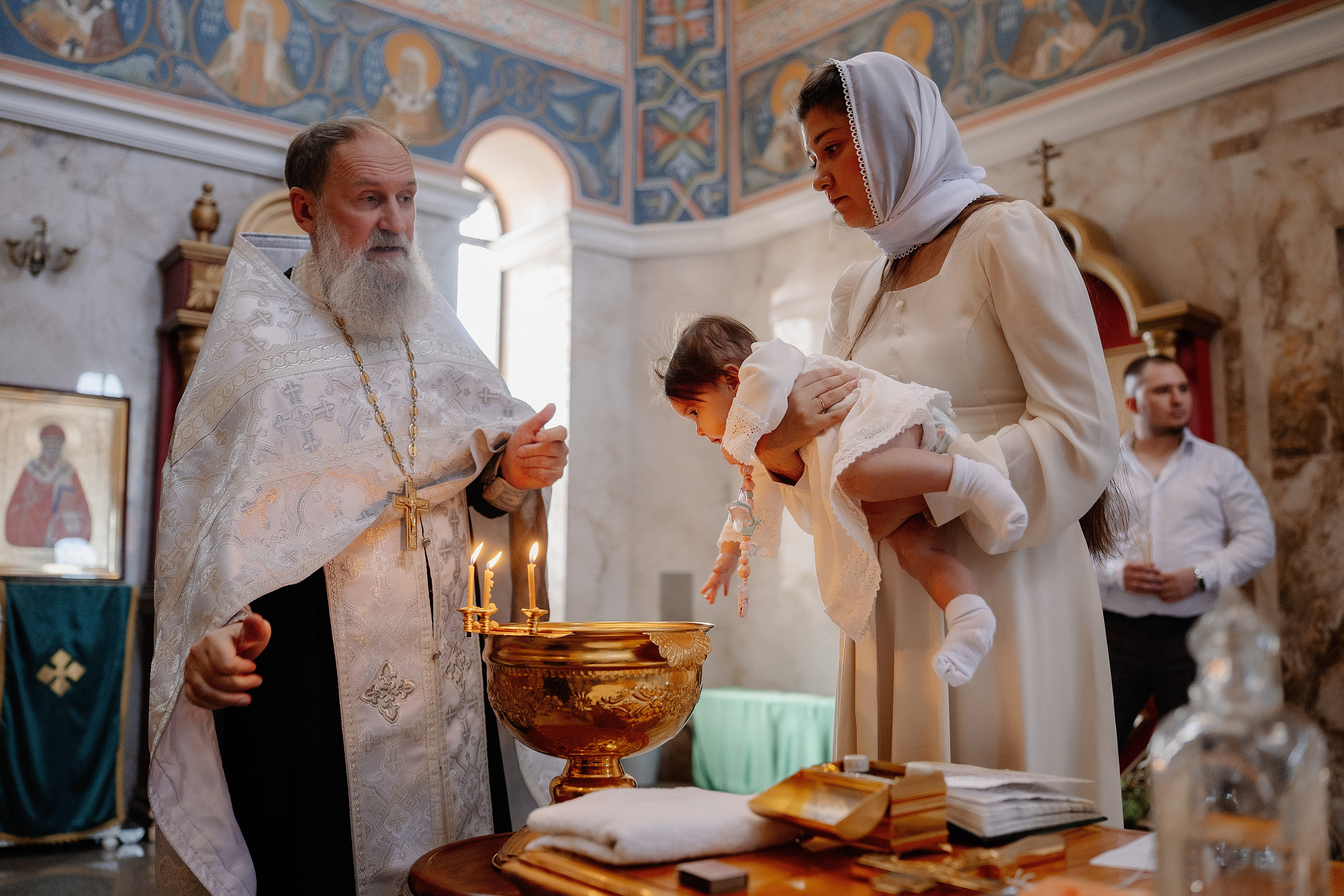 Таинство крещения Снежаны. Фотограф на Крещение и Венчание в Красноярске Рамазанова Юлия