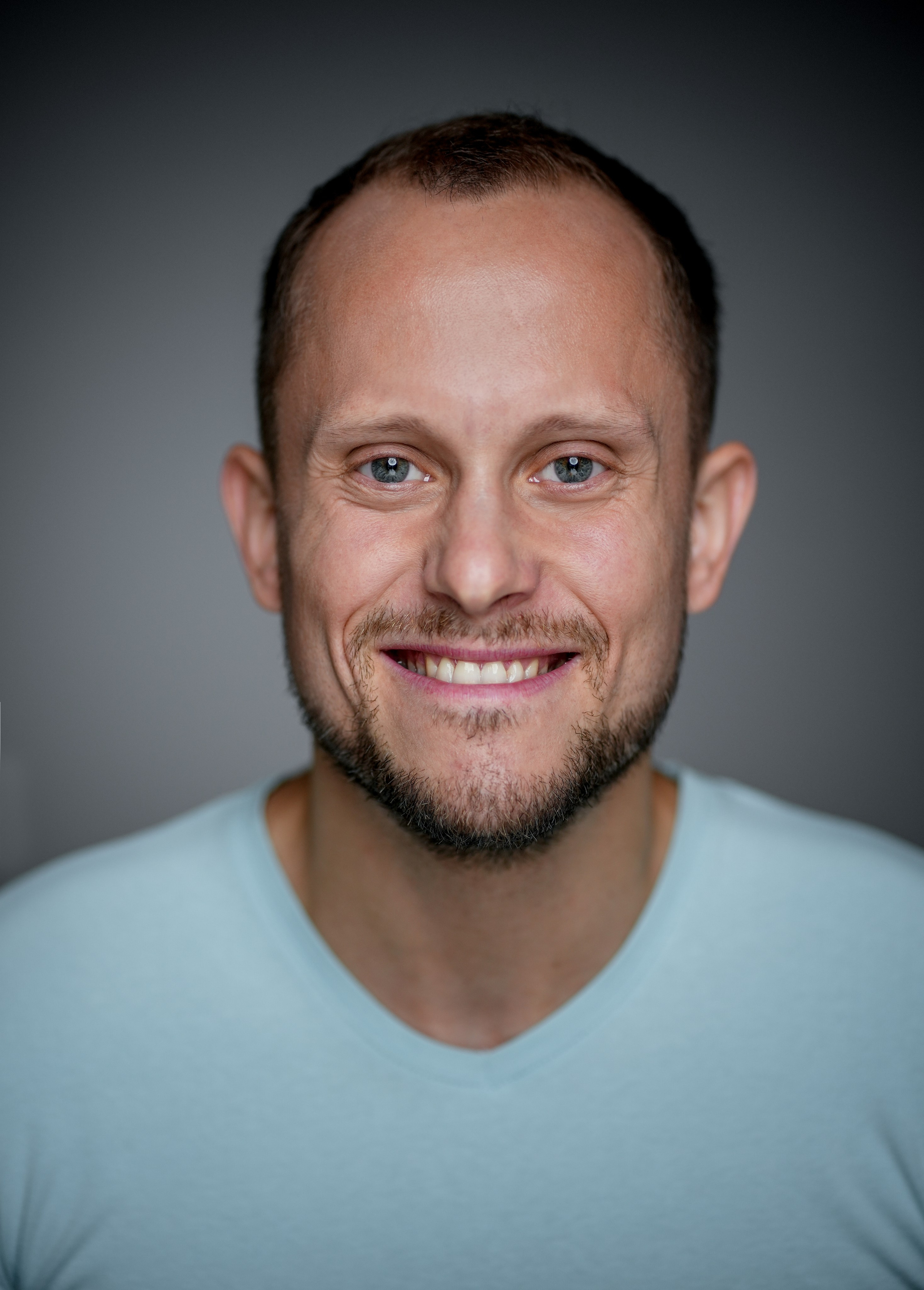 Актёр Роман Якимчук. Портретная съемка в Москве, студийный фотограф Игорь Фомин