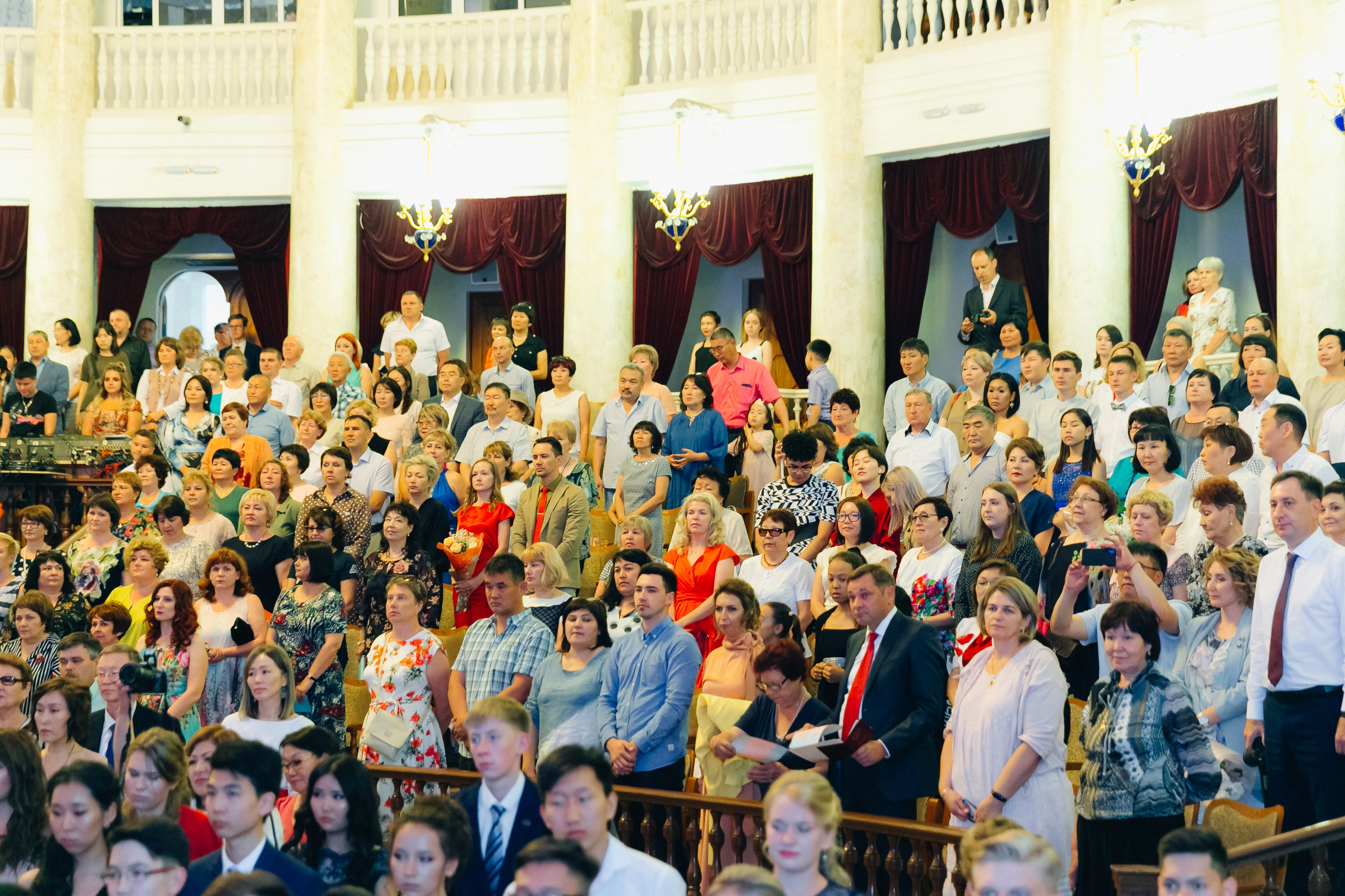 Вручение аттестатов 14 Гимназия. Свадебный и семейный фотограф в Улан-Удэ