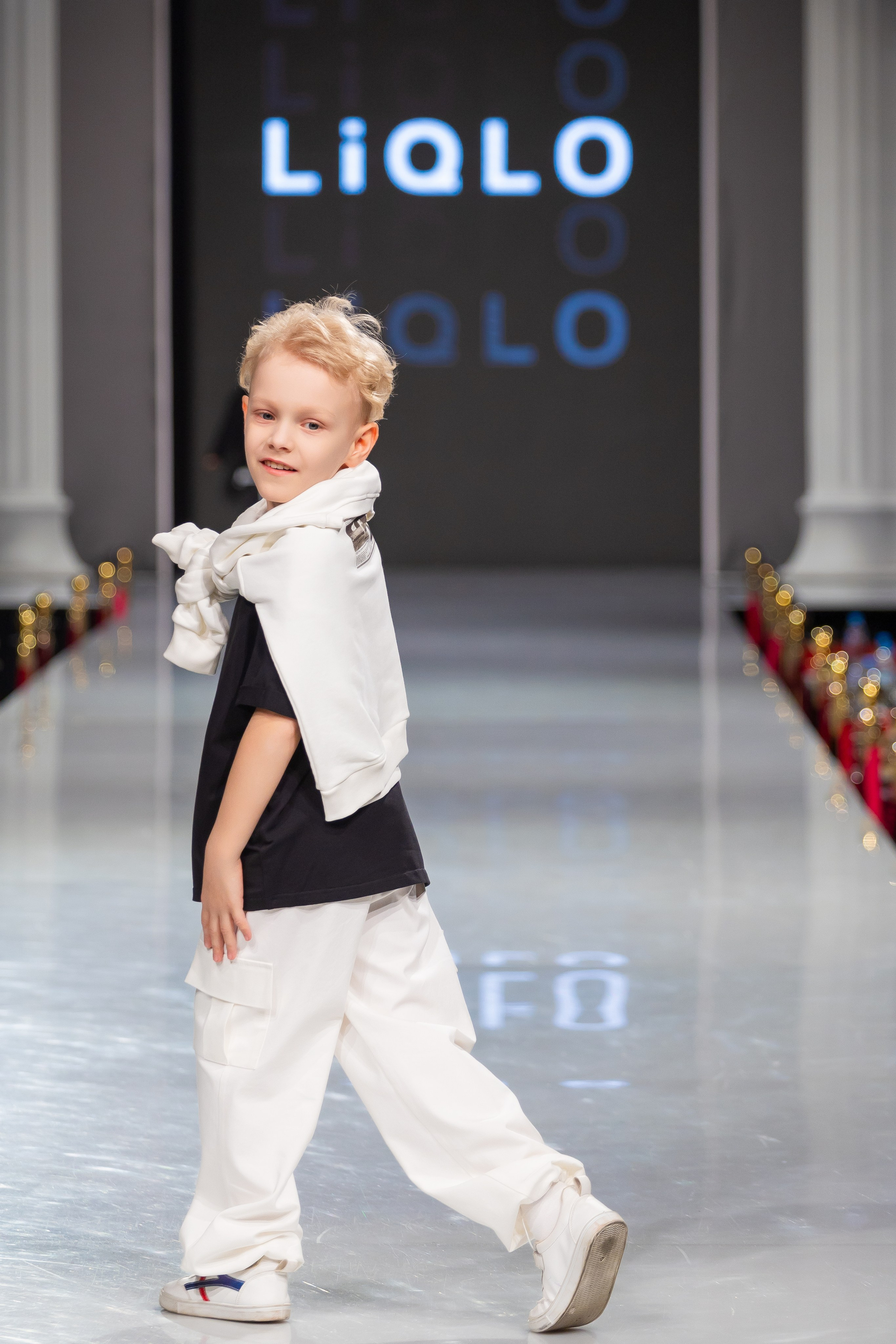 Estet Fashion Week. Photomantis