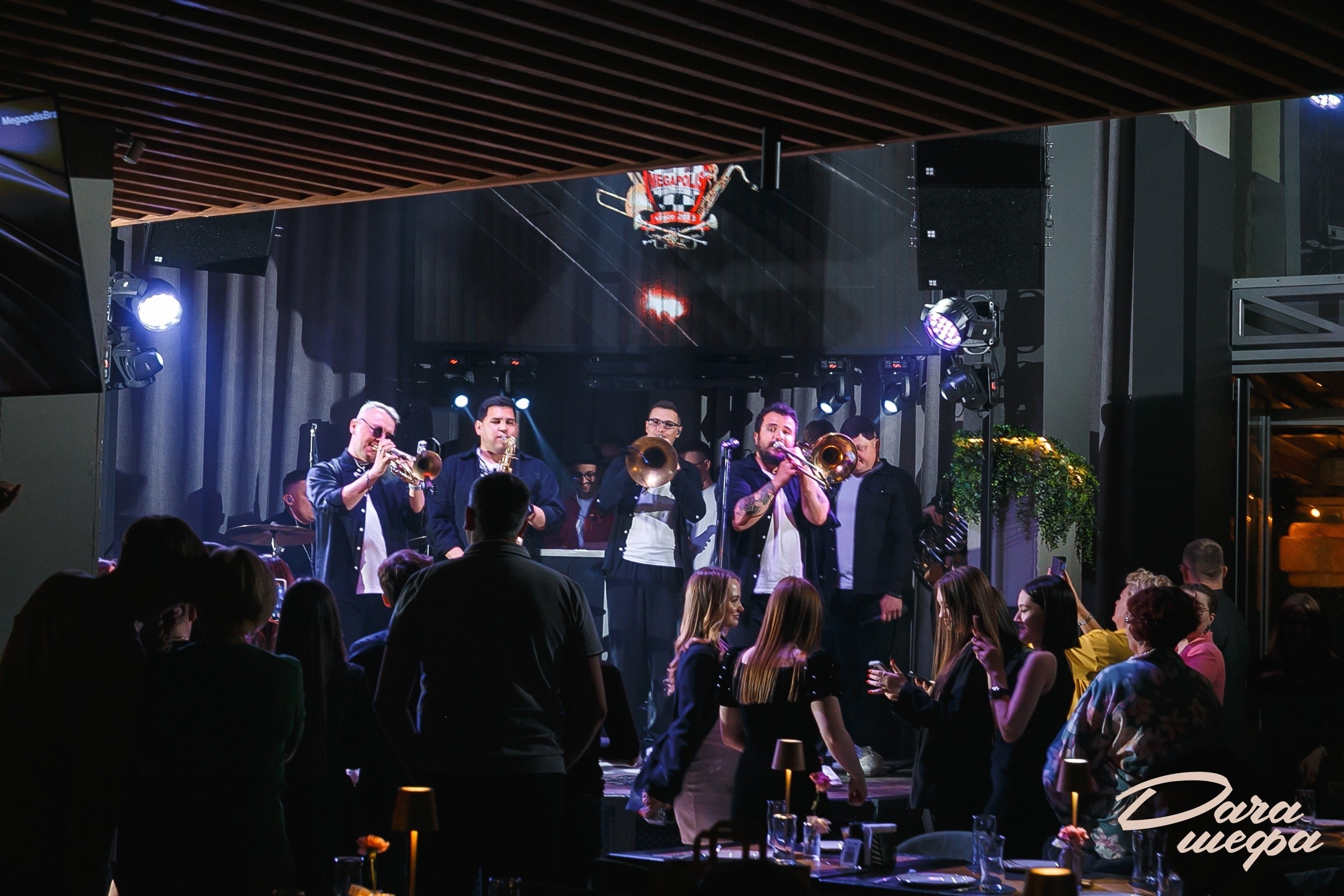 Мегаполис брасс бенд и диджей Роман Косарев в Даче Шефа. Событийный фотограф Максим Бескоровайновнов