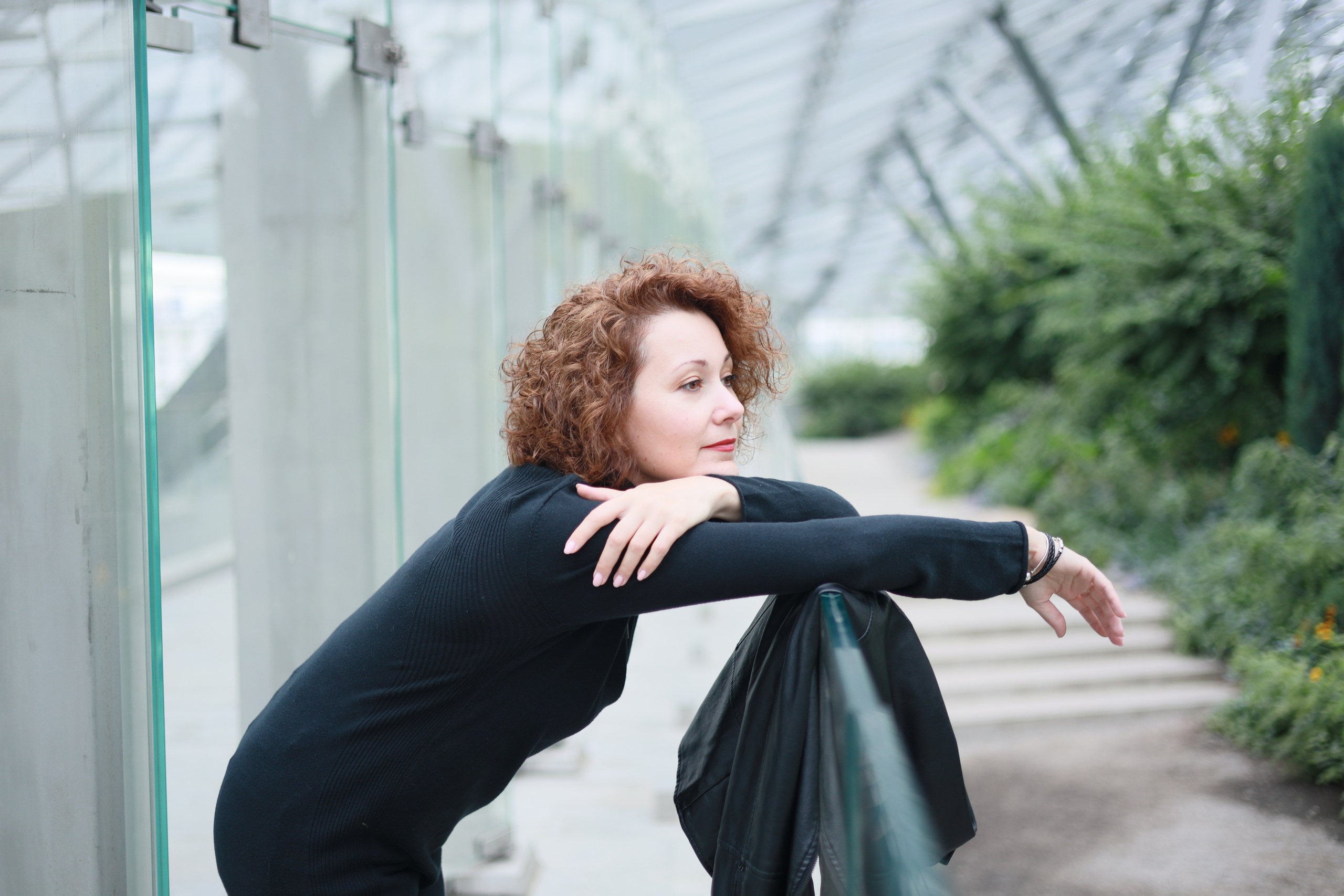 Larisa walking in the park. Family, portrait, content photo in Costa Rica Evgeniya Besprozvannykh