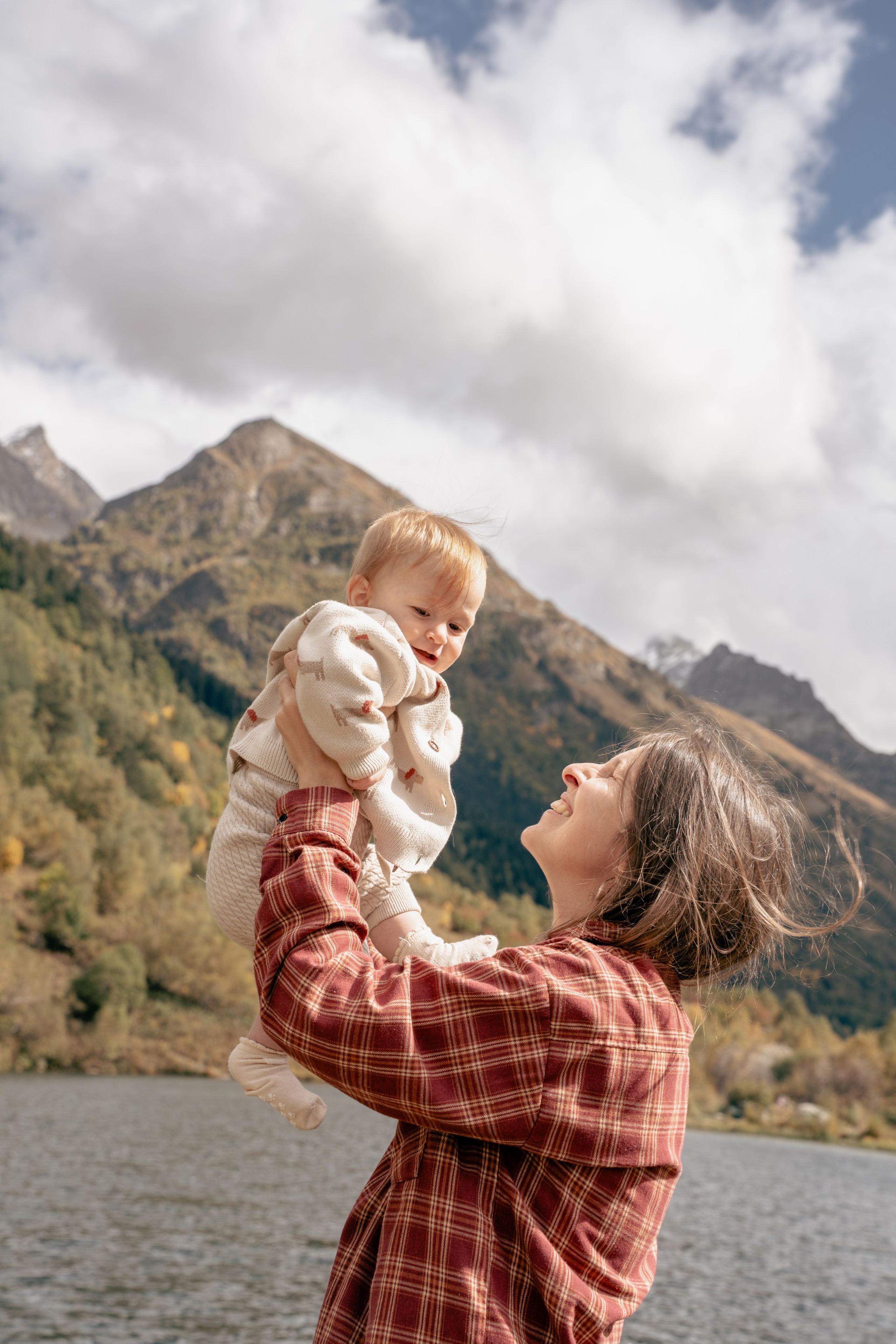 Семейная фотосессия в Домбае. Фотограф КМВ|ГОРЫ Пятигорск Железноводск Ессентуки Кисловодск Домбай Архыз Эльбрус