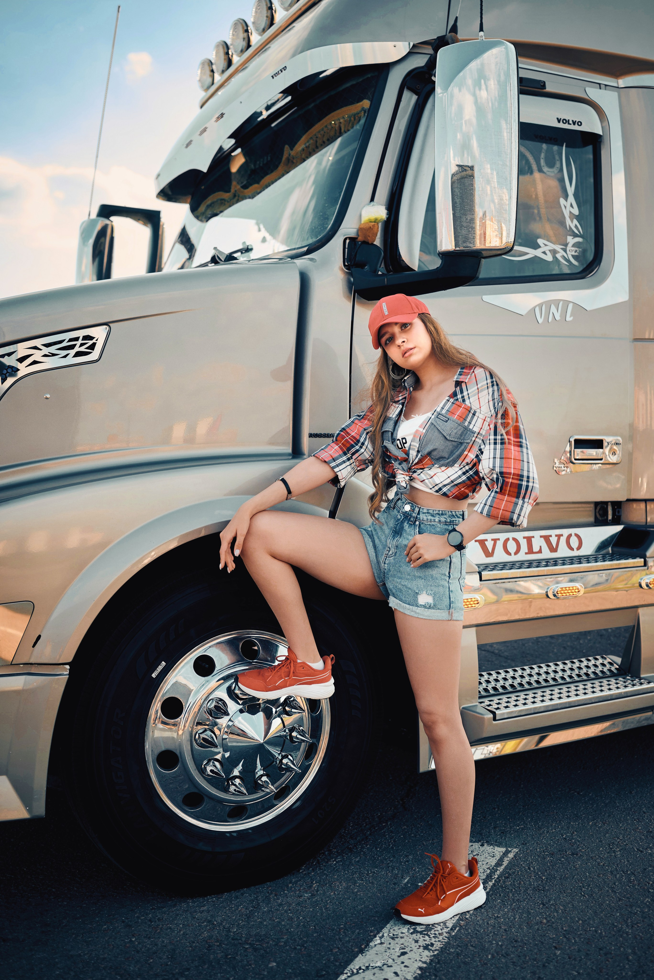 Truck & Girl. Фотограф Денис Кривопусков