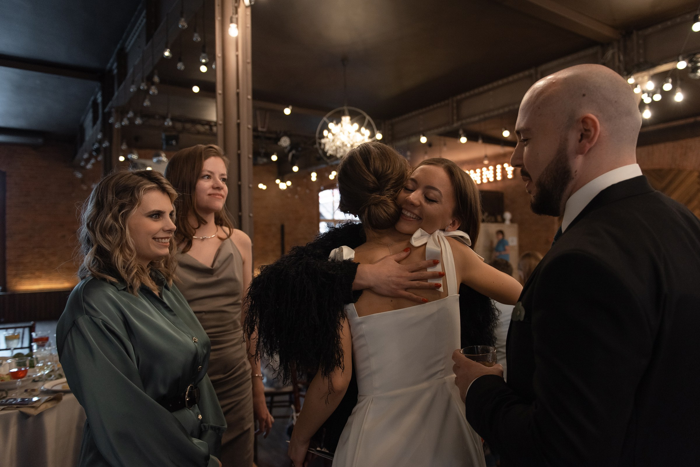 свадебный банкет в весеннем лофте