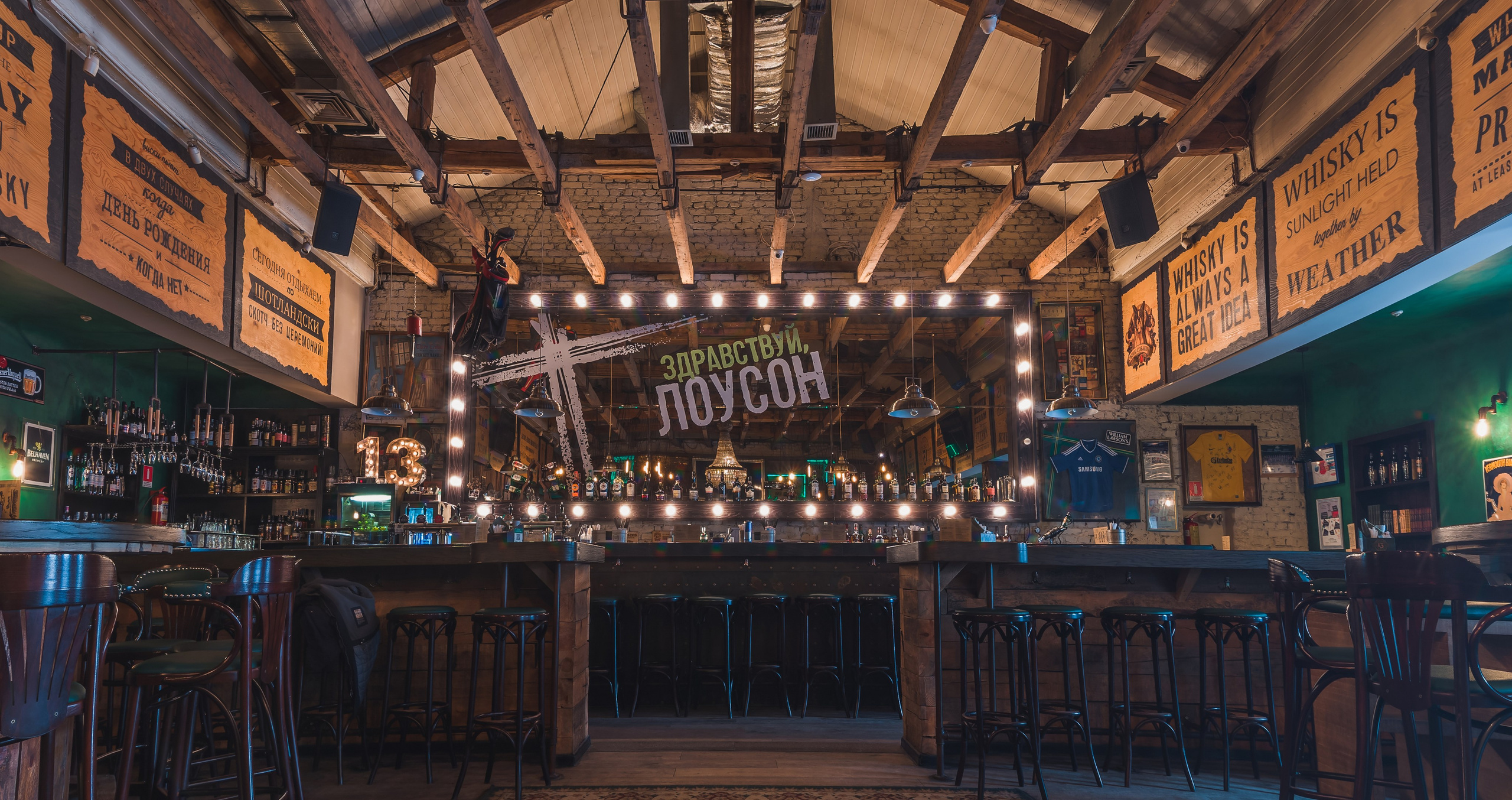 Алматы, William Lawson's 13 — легендарный паб, открытый в 2015 году, ставший вторым домом для многих алматинцев, Алматы, июнь 2024. Интерьерный фотограф Алматы
