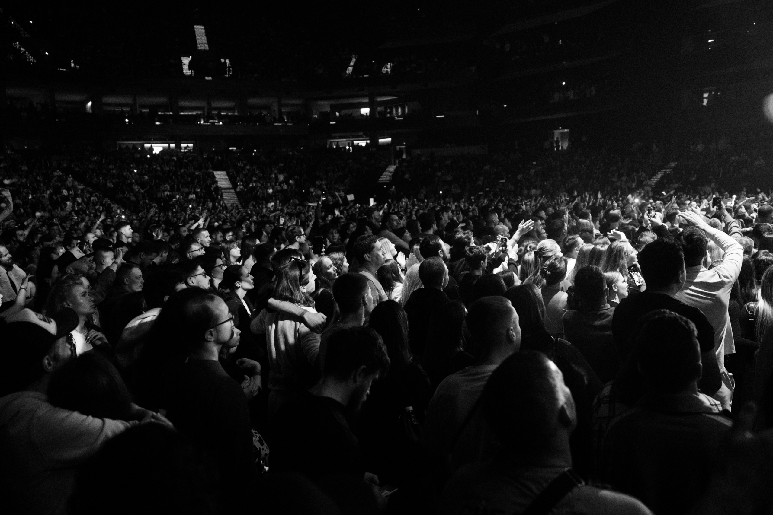 Концерт L'one 19.10.2025 с хором и симфоническом оркестром. Фотограф и видеограф Мария Банщикова, Солнечногорск, Москва