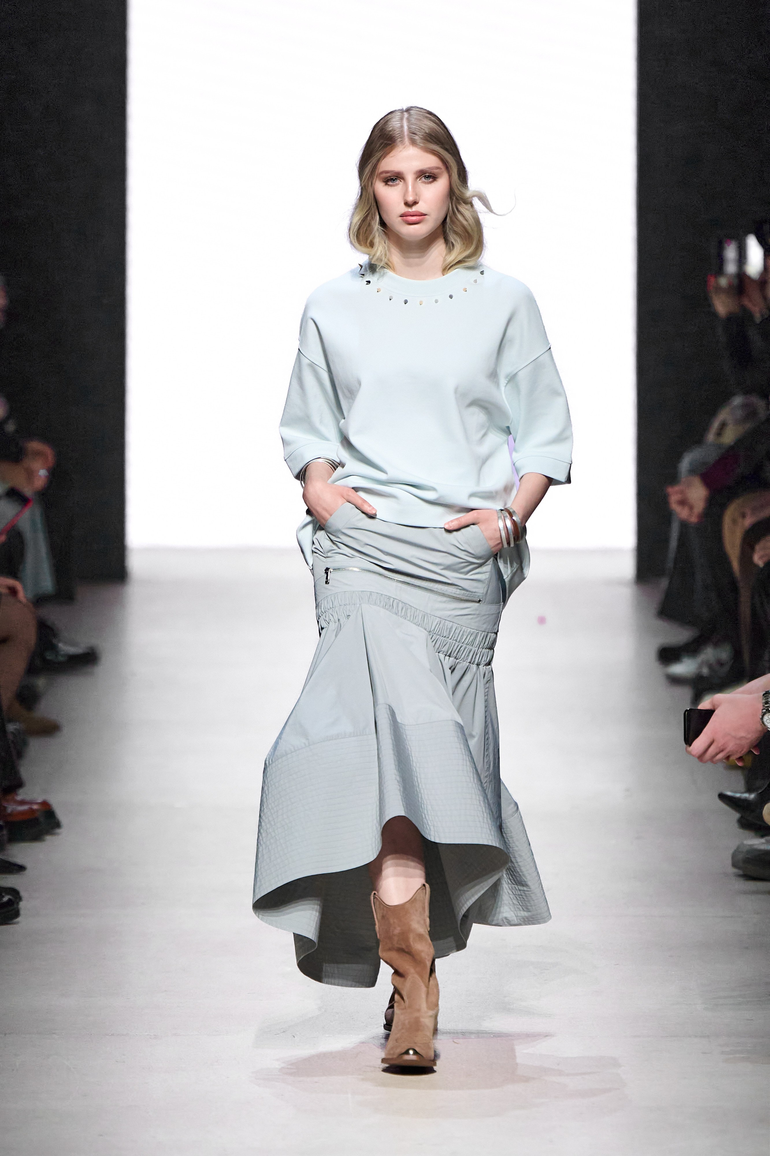 Efremov. Московская неделя моды. 2025. Дима Бабушкин. Фотограф. Подиум. Репортаж. Творчество. Дорого