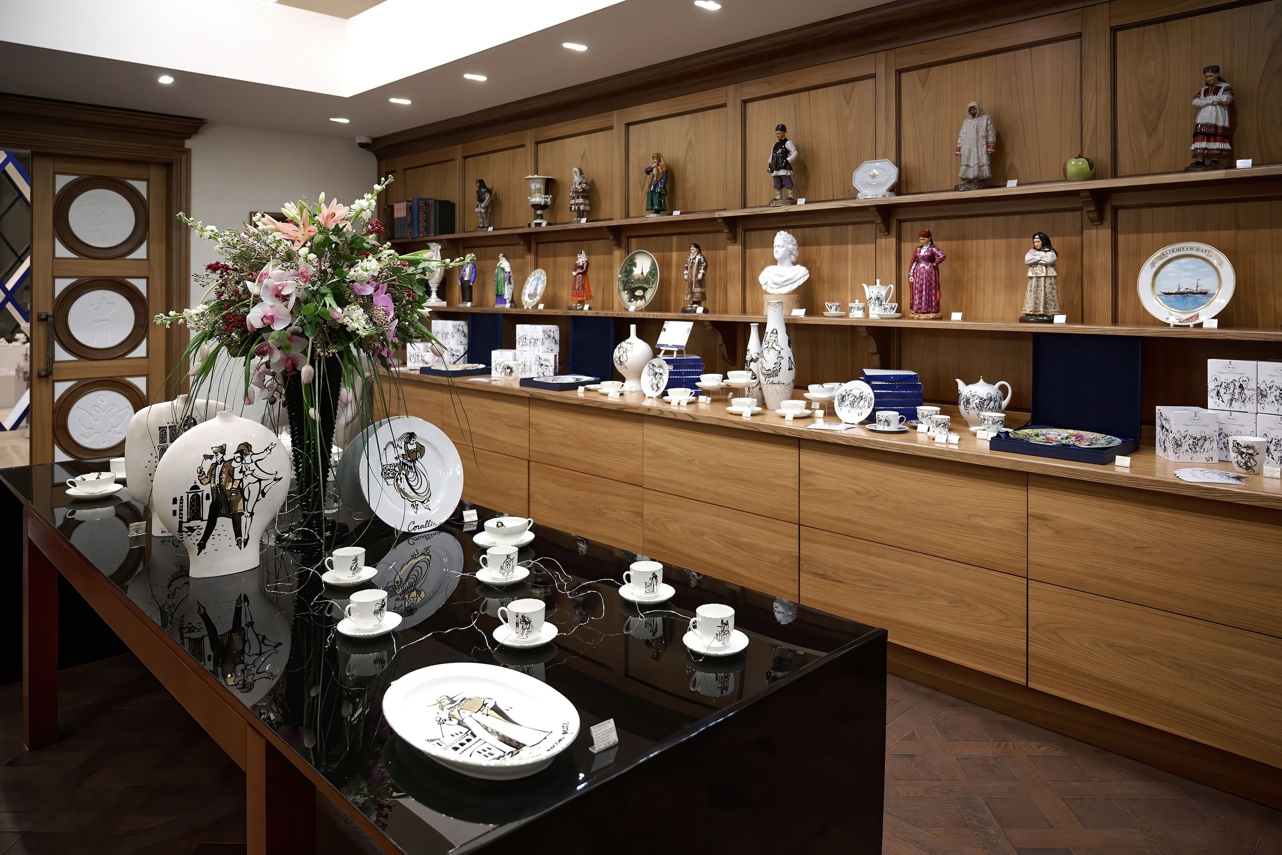 Императорский фарфоровый завод и Misha Lenn. 2022. Дима Бабушкин. Фотограф. Подиум. Репортаж. Творчество. Дорого