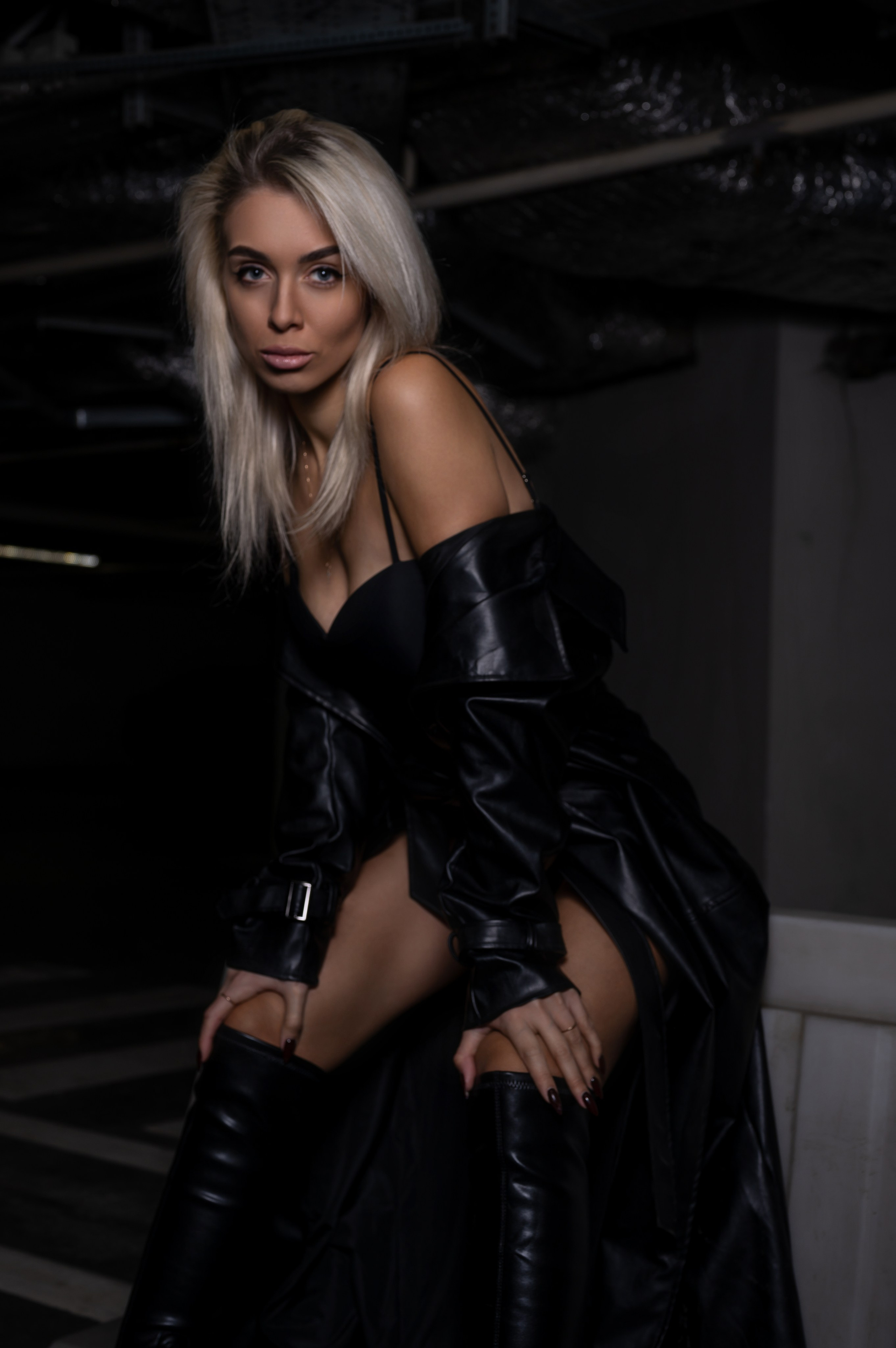 На парковке. Портретный и будуарный фотограф в Воронеже. Игорь Бабичев