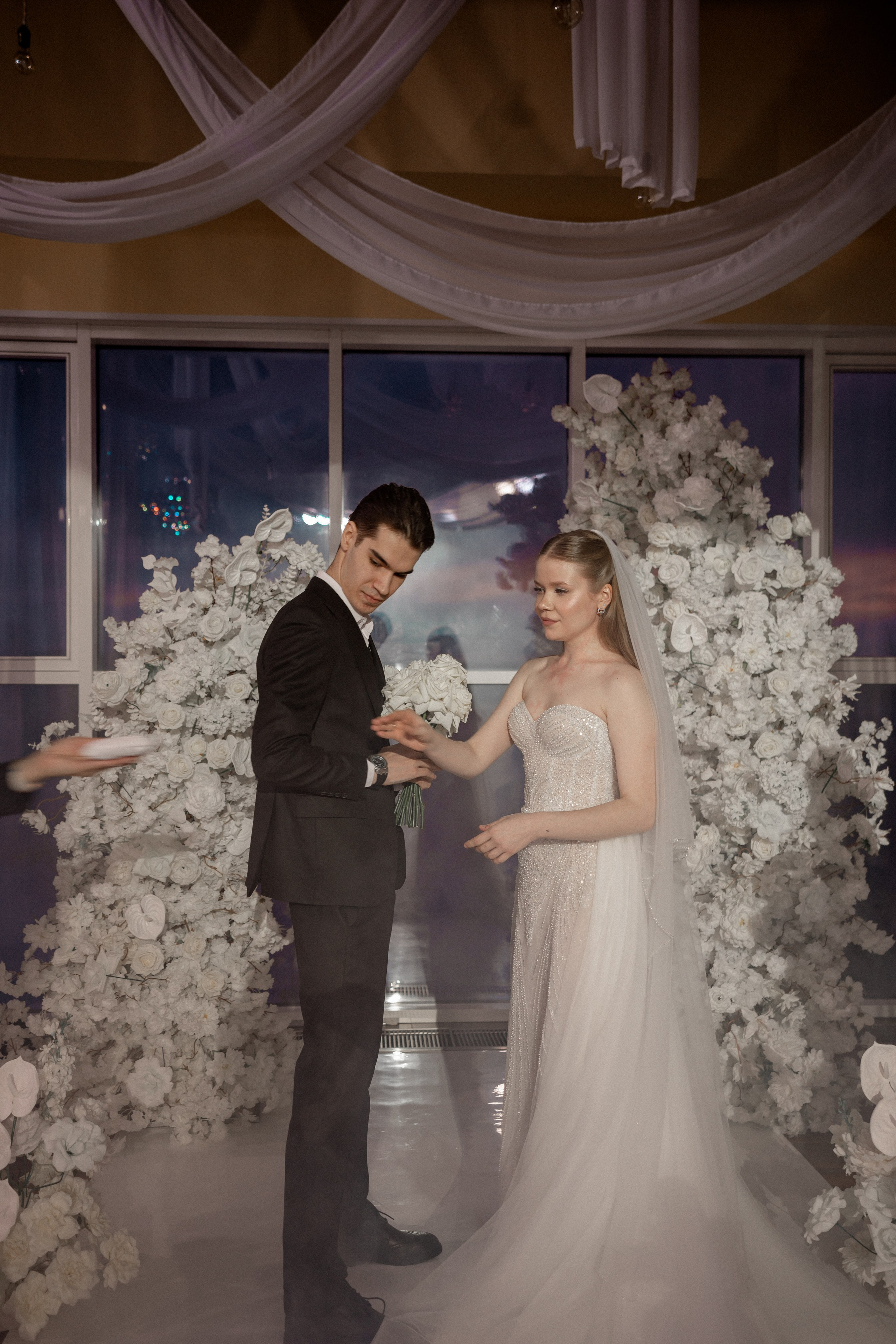 СВАДЕБНАЯ СЬЕМКА СБОРОВ В ОТЕЛЕ И ВЫЕЗД НА ЦЕРЕМОНИЮ (СНЯТО В СИБИРЕ В НИЖНЕВАРТОВСКЕ). Профессиональный фотограф, Санкт-Петербург — Виктория Богомолова