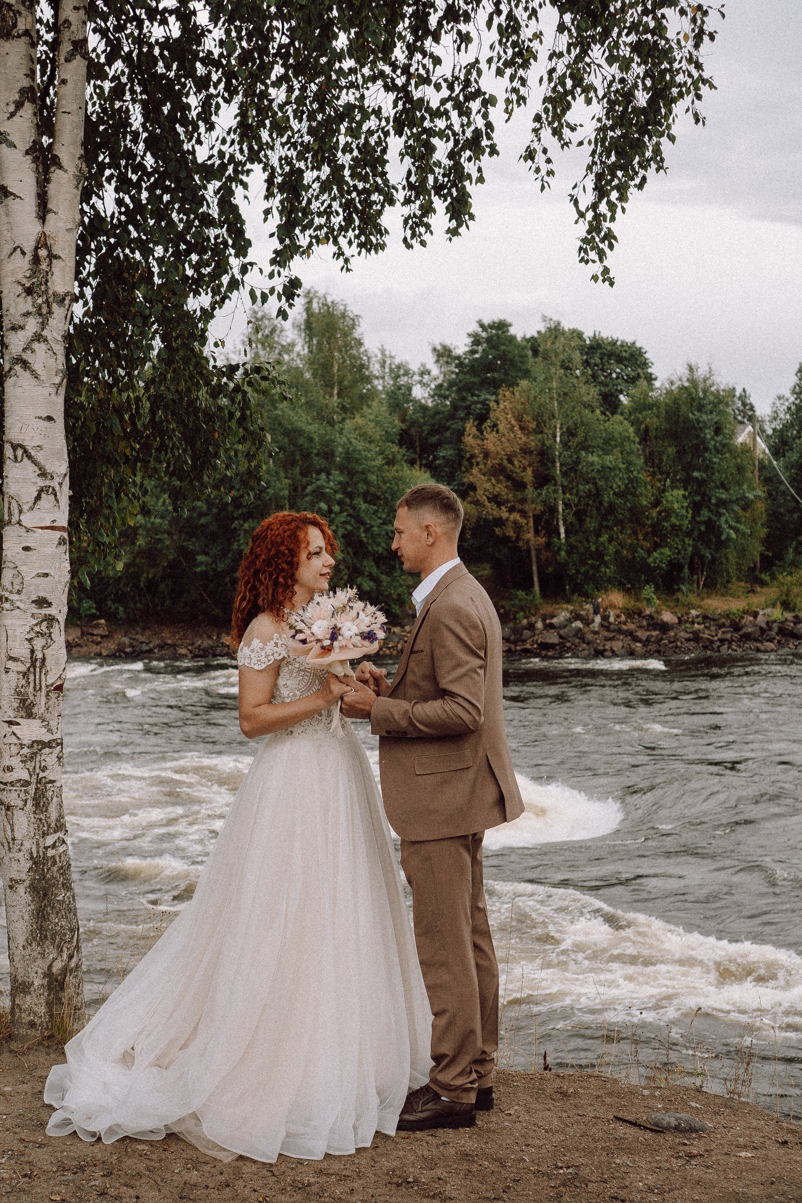 СВАДЕБНАЯ ФОТОСЕССИИЯ ПАРЫ В ГОРОДЕ ПРИОЗЕРСК В СОСНОВОМ ЛЕСУ И С ПИКАПОМ. Профессиональный фотограф, Санкт-Петербург — Виктория Богомолова