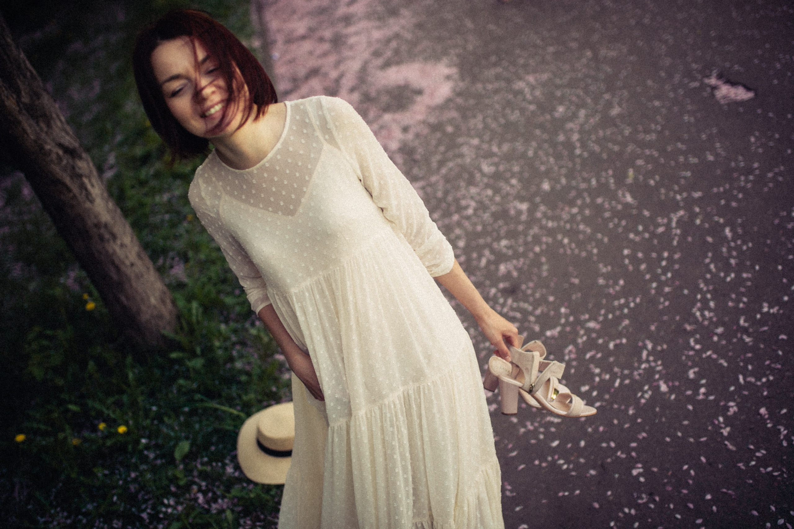 Настя в цветущем саду. Фотограф в Москве Наталья Спиридонова