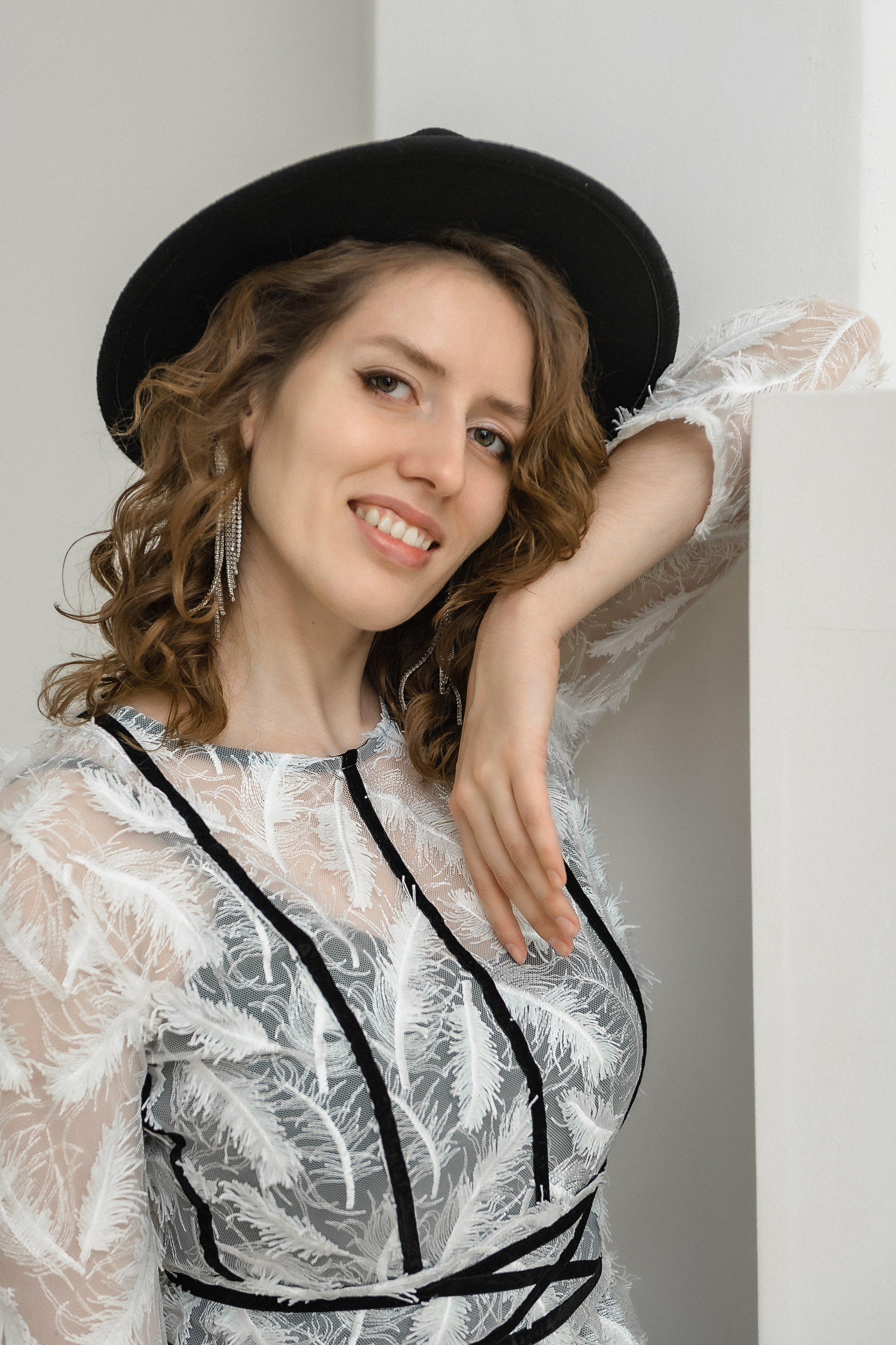 Портрет в светлом зале. КОНТЕНТ |БРЕНД фотограф Санкт-Петербург — Жанна Олтаржевская