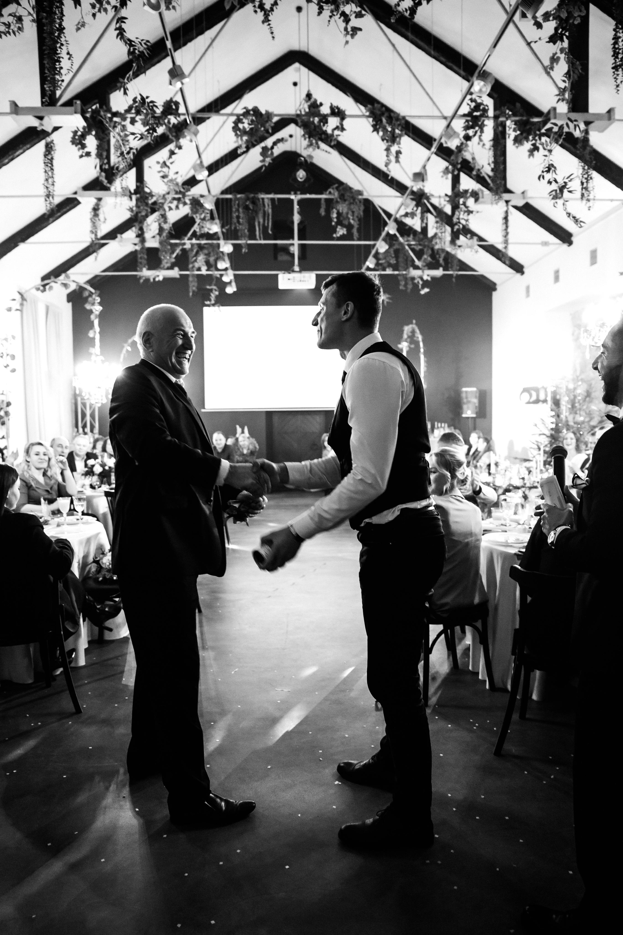 Свадебный фотограф Александр Кожарский